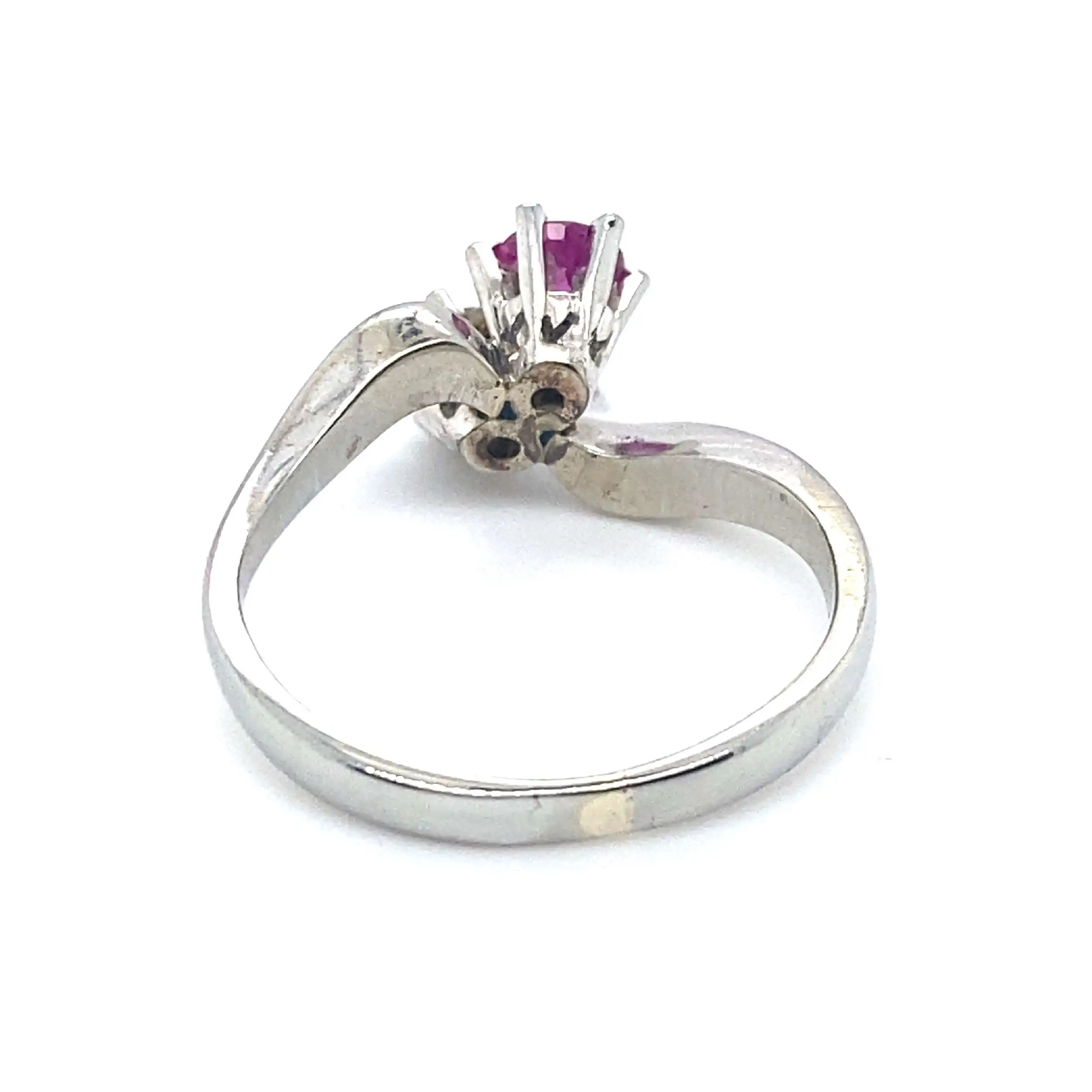 Ring Weißgold mit Rubin und Brillant Ring Weißgold mit Rubin und Brillant
