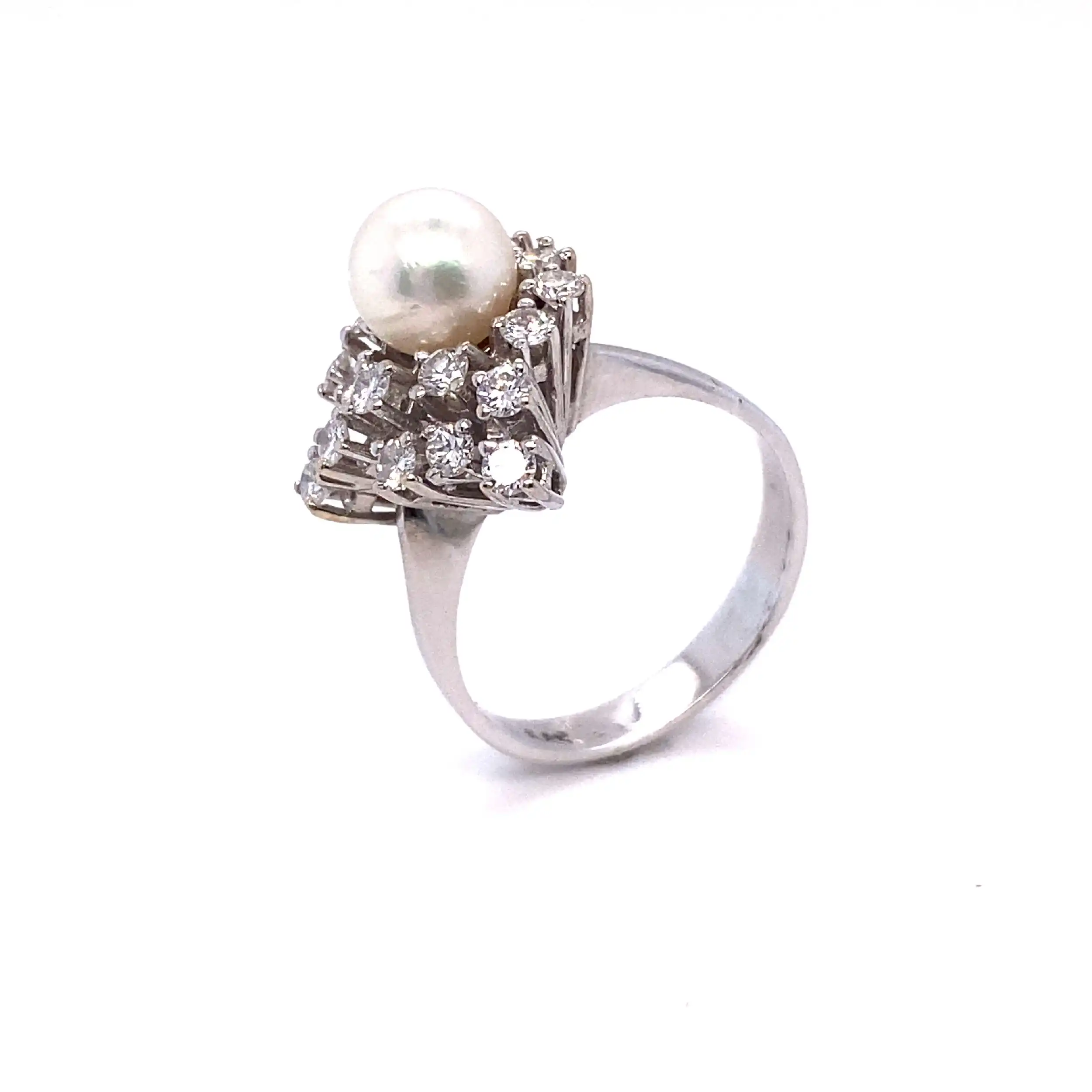 Ring Weißgold mit Perle und Brillanten Ring Weißgold mit Perle und Brillanten