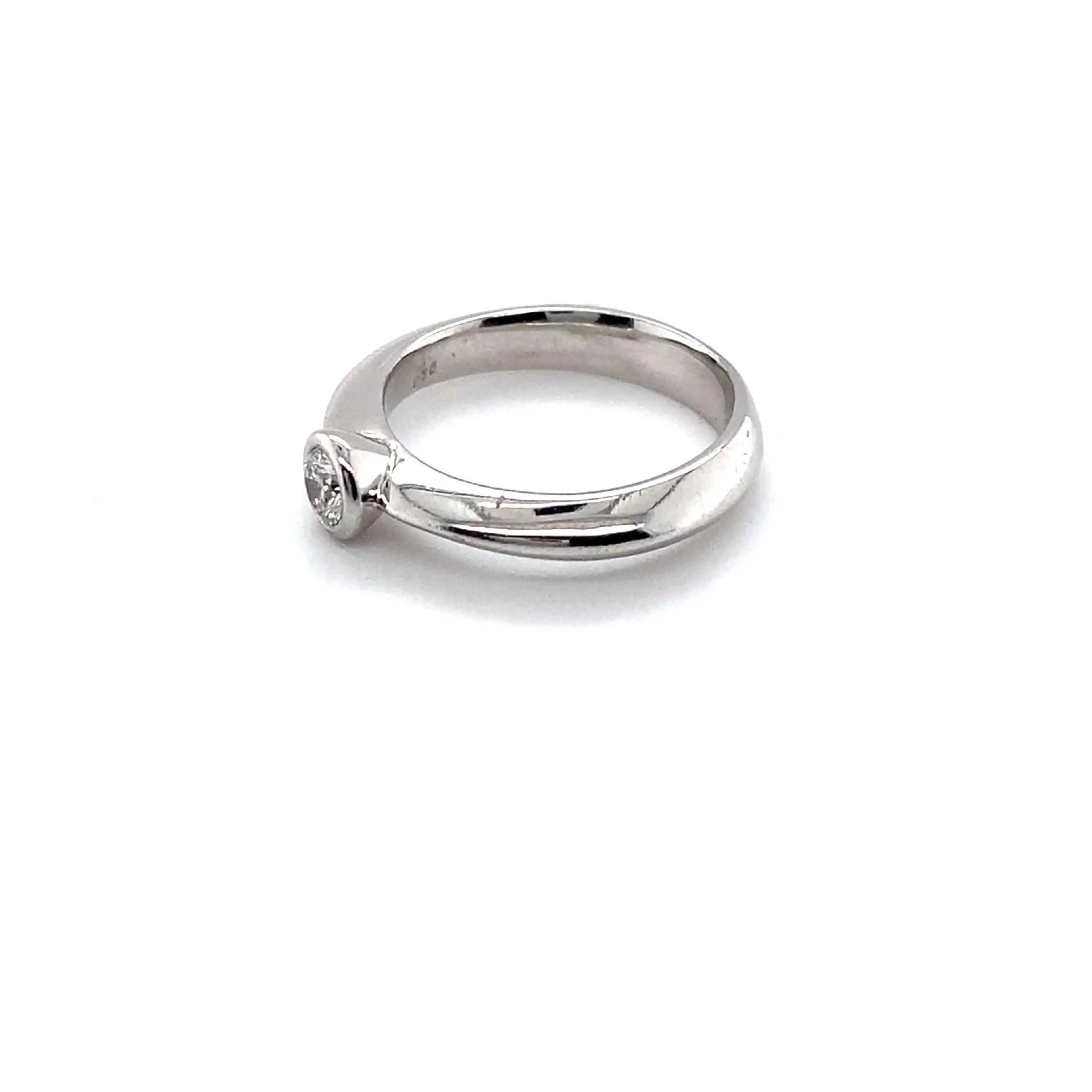 Ring mit Solitär Brillant, graviert mit 0,20ct Ring mit Solitär Brillant, graviert mit 0,20ct