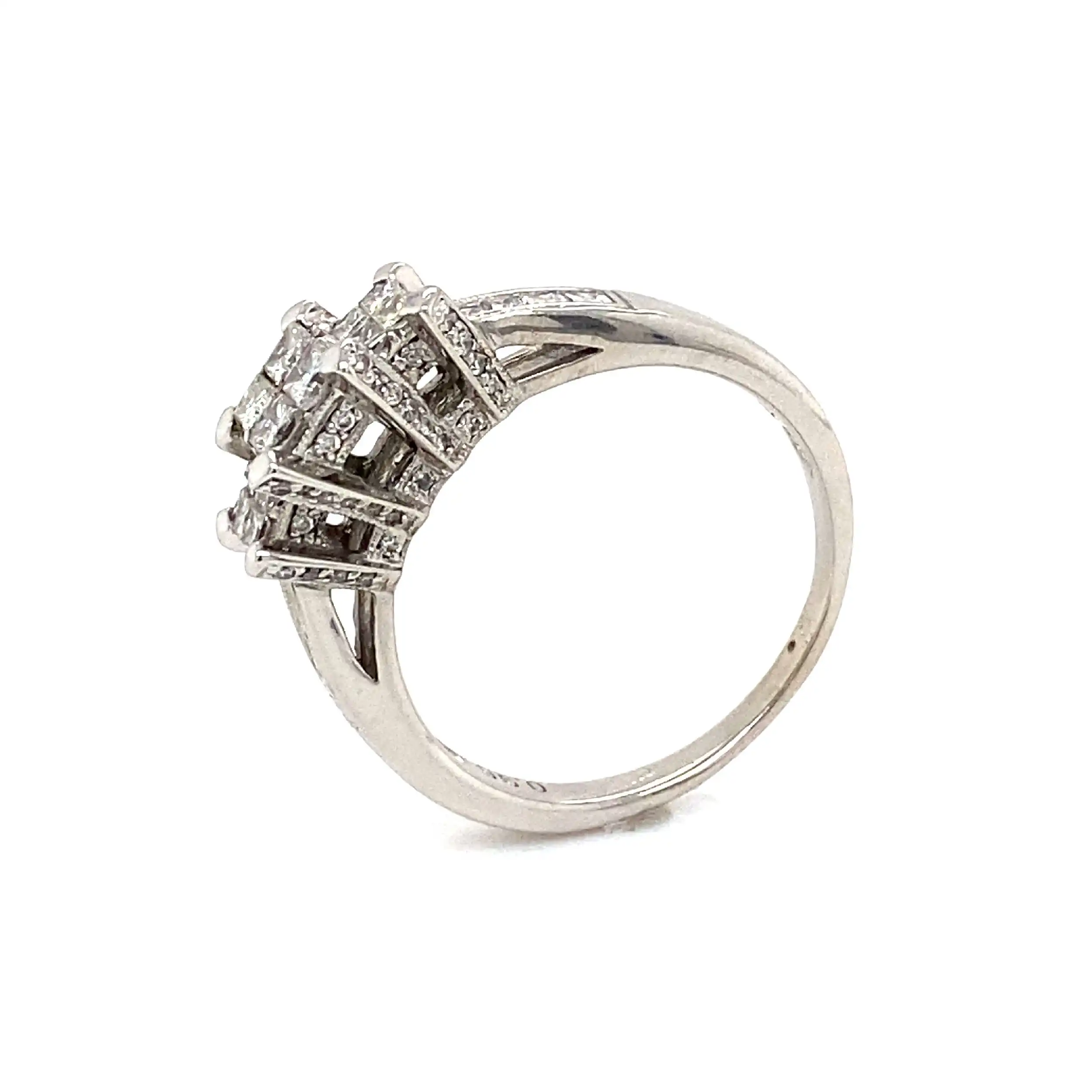 Ring Weißgold mit Carrée-Brillanten, graviert mit 0,95ct.