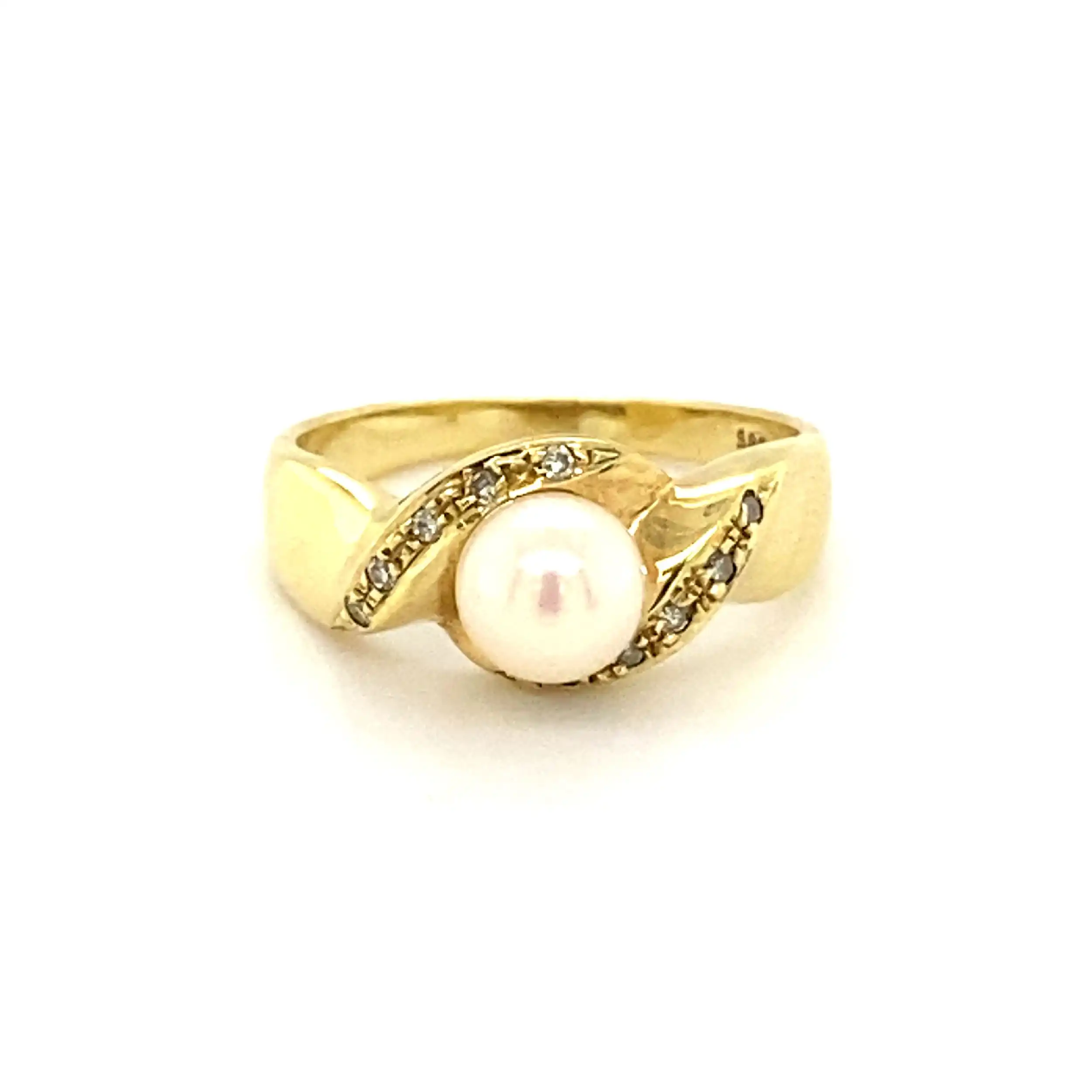 Ring Gelbgold mit Perle und Diamanten Ring Gelbgold mit Perle und Diamanten