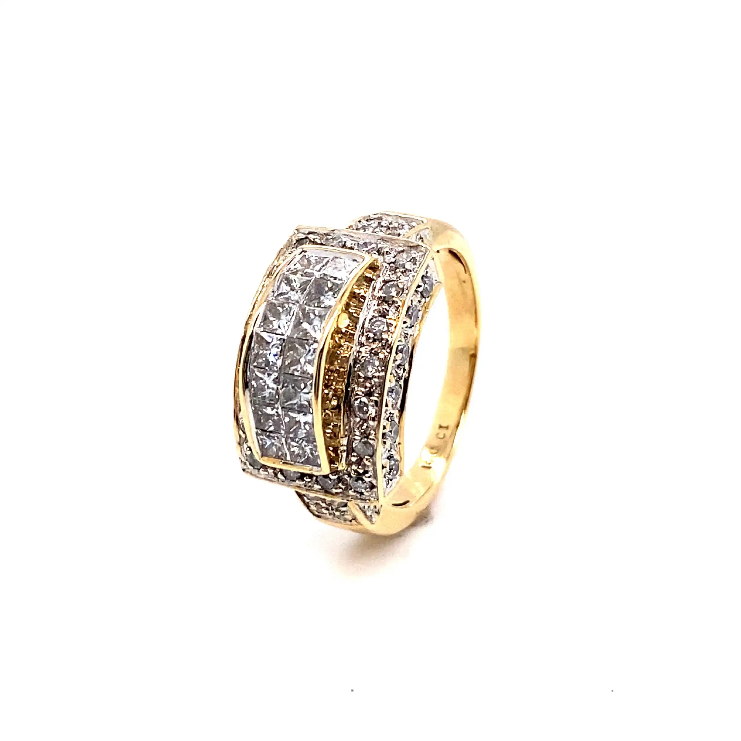 Ring mit Princess Cut, Diamanten und Brillanten Ring mit Princess Cut, Diamanten und Brillanten