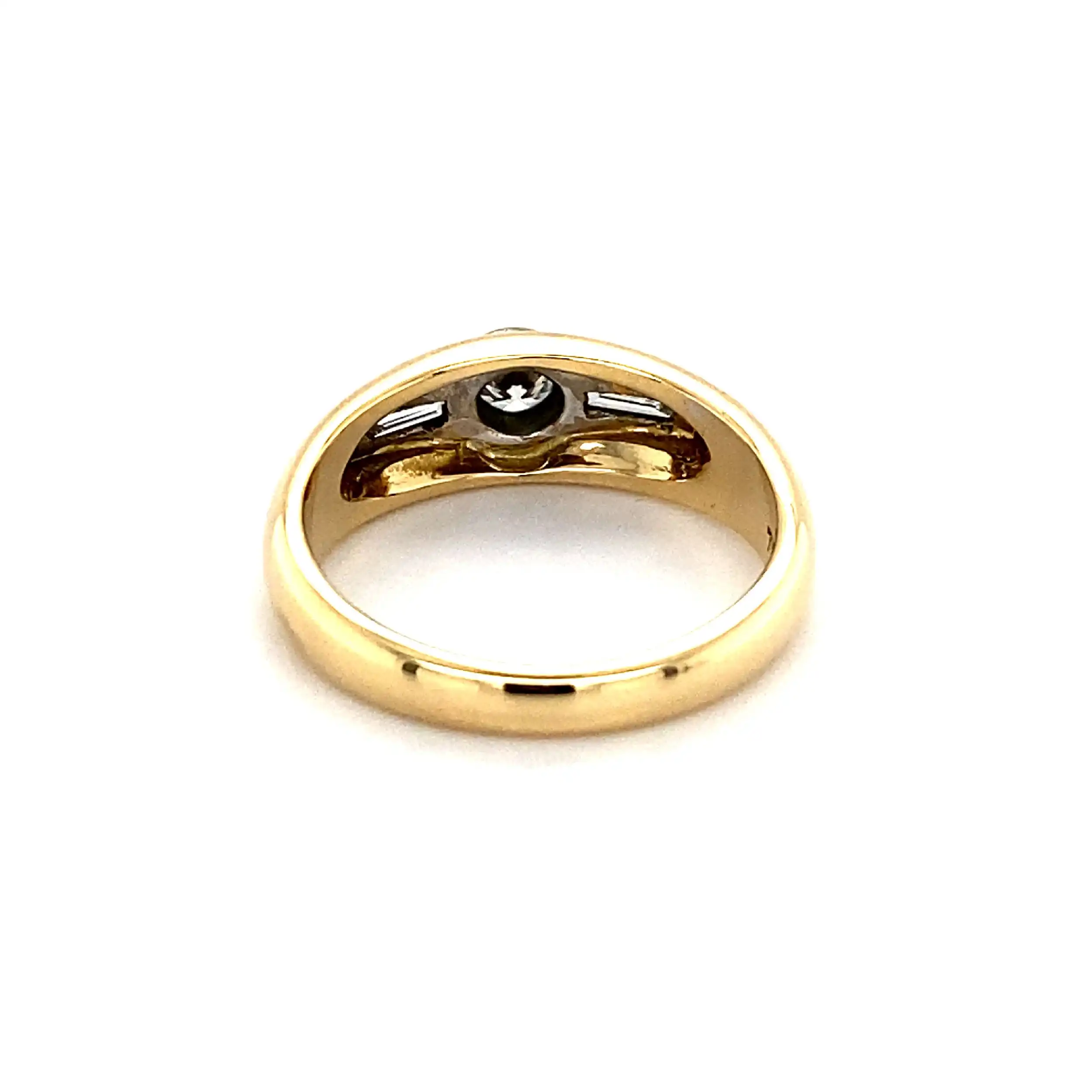 Ring Bicolor mit Brillant und Diamanten um Trapez-Schliff Ring Bicolor mit Brillant und Diamanten um Trapez-Schliff