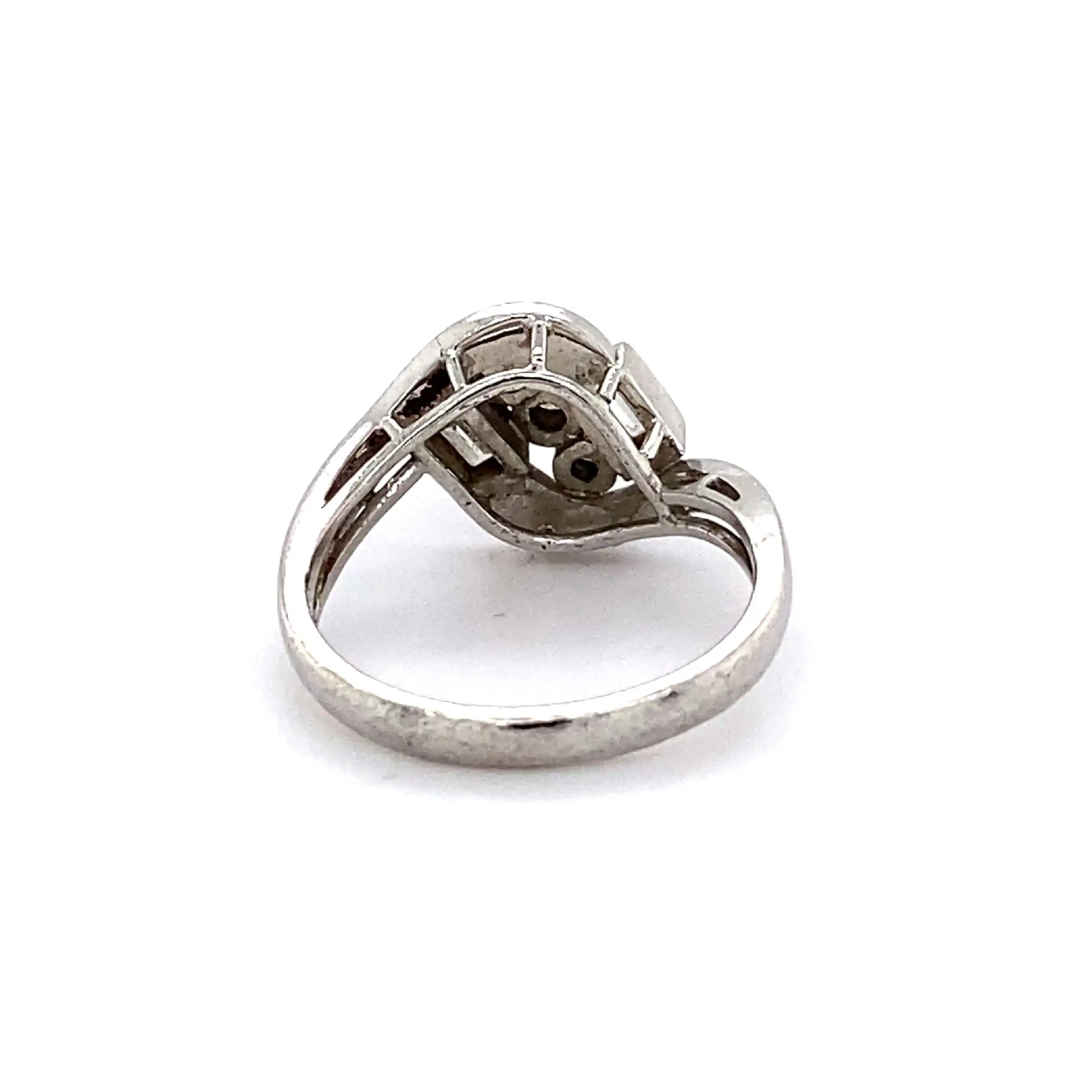 Ring Weißgold mit Brillanten und Diamanten in Baguetteschliff Ring Weißgold mit Brillanten und Diamanten in Baguetteschliff