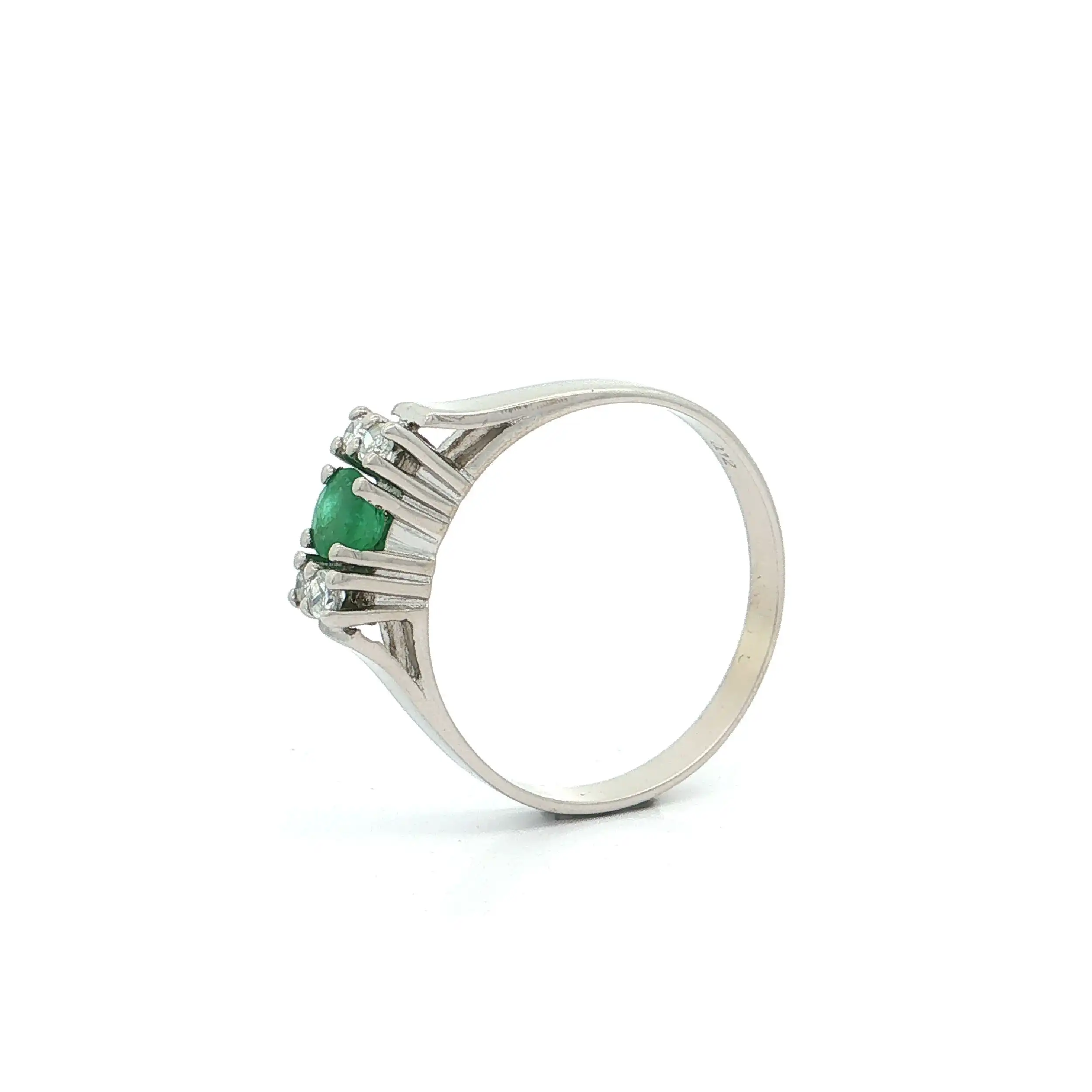 Ring Weißgold mit Smaragd und Diamanten, graviert mit 0,12ct