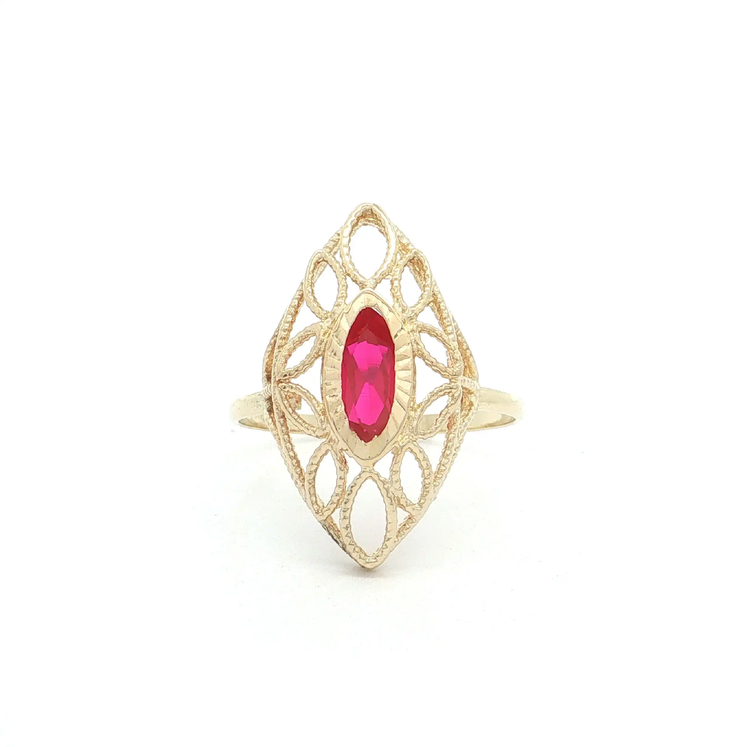 Ring Gelbgold mit synthetischem Korund Ring Gelbgold mit synthetischem Korund