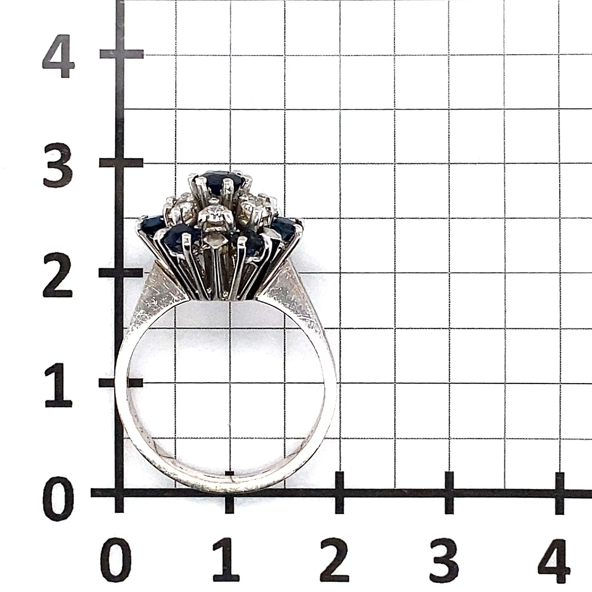 Ring Weißgold mit Saphiren und Brillanten, graviert mit 0,35ct Ring Weißgold mit Saphiren und Brillanten, graviert mit 0,35ct