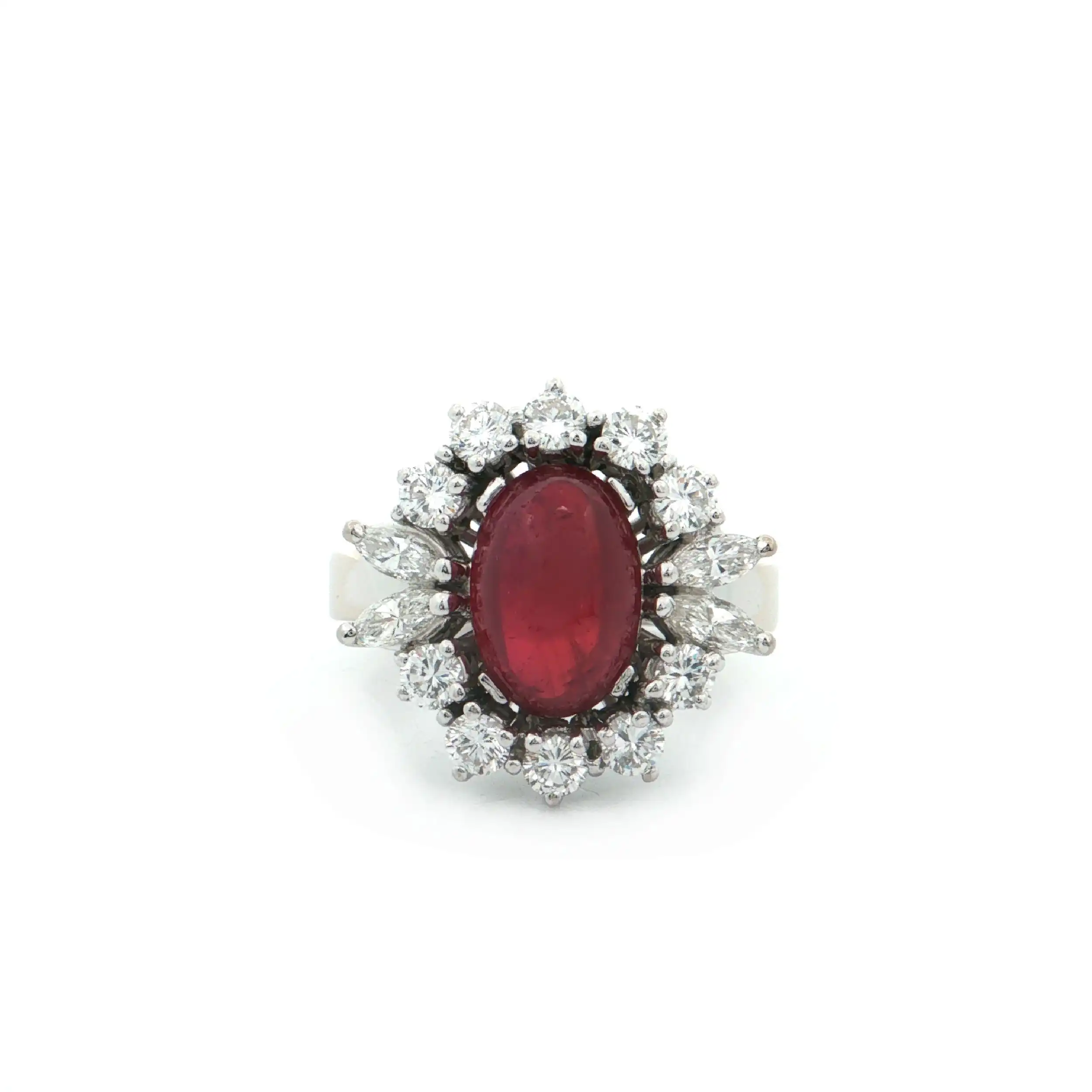 Ring Weißgold mit Brillanten, Navettediamanten und Rubincabochon