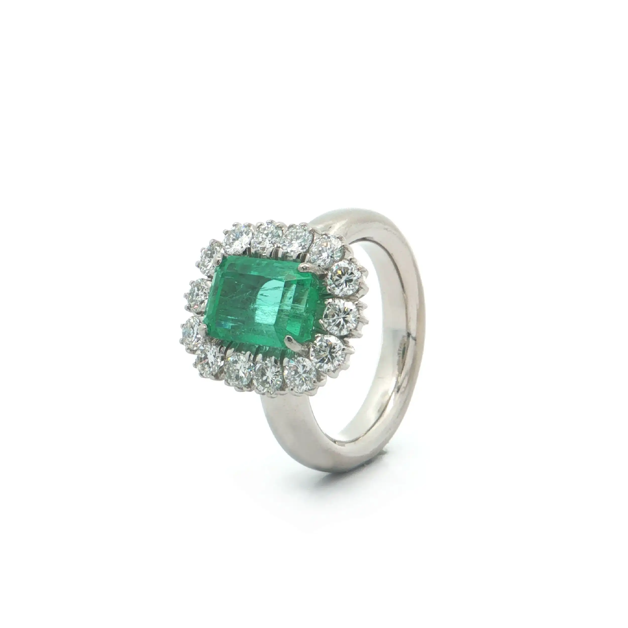 Ring Weißgold mit Brillanten und Smaragd
