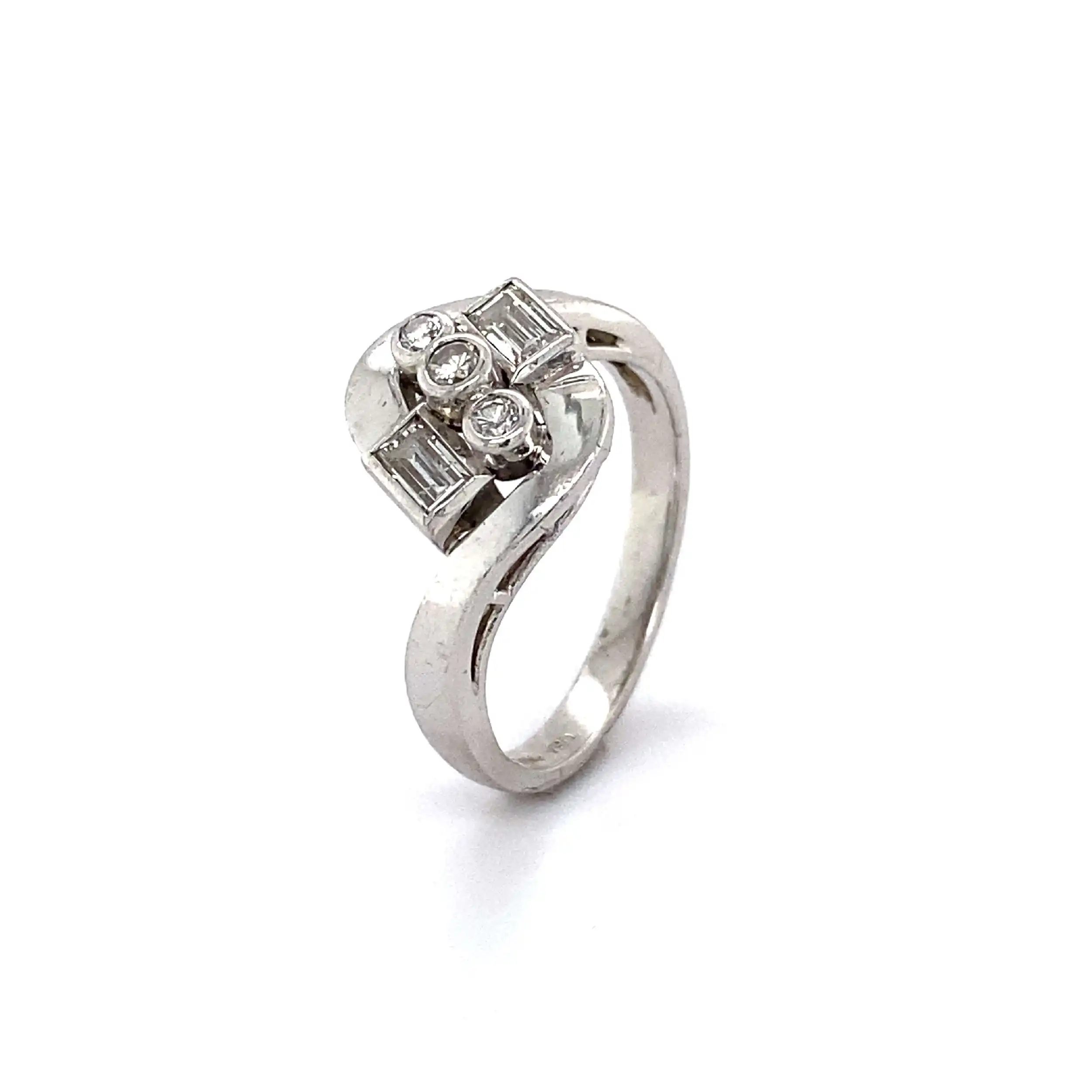 Ring Weißgold mit Brillanten und Diamanten in Baguetteschliff Ring Weißgold mit Brillanten und Diamanten in Baguetteschliff