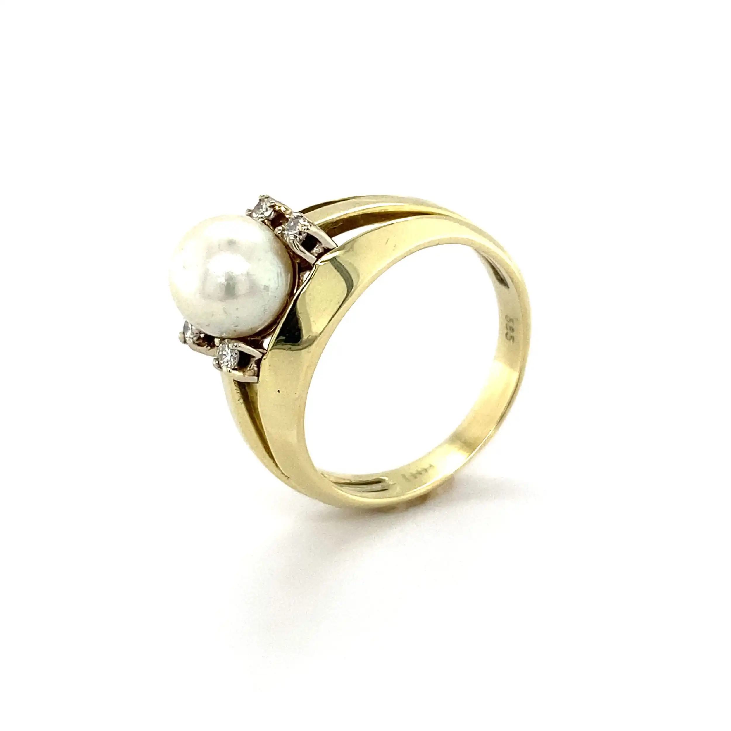 Ring Gelbgold mit Perle und Brillanten Ring Gelbgold mit Perle und Brillanten