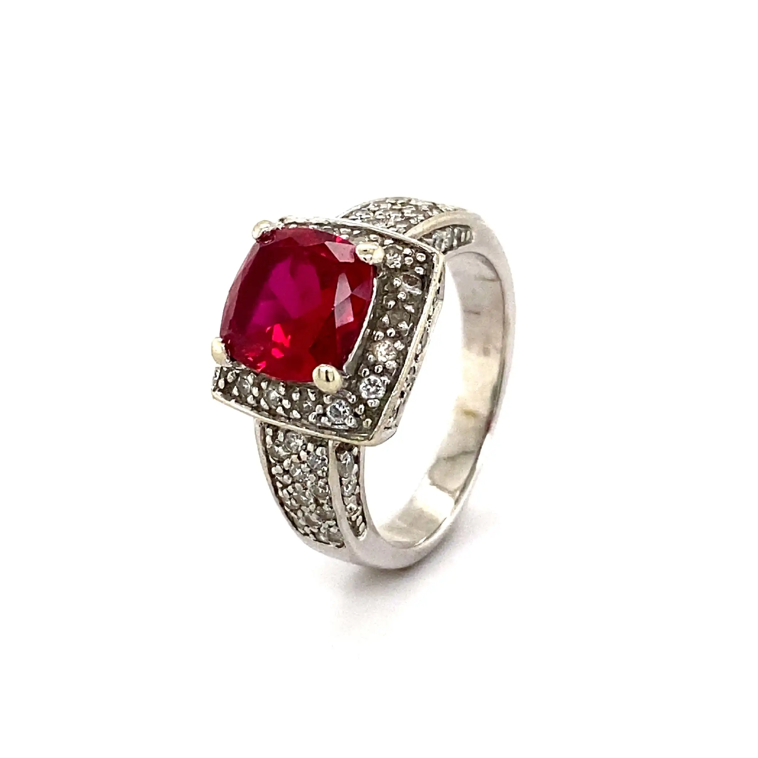 Ring Weißgold mit rotem Farbstein und Zirkonia Ring Weißgold mit rotem Farbstein und Zirkonia