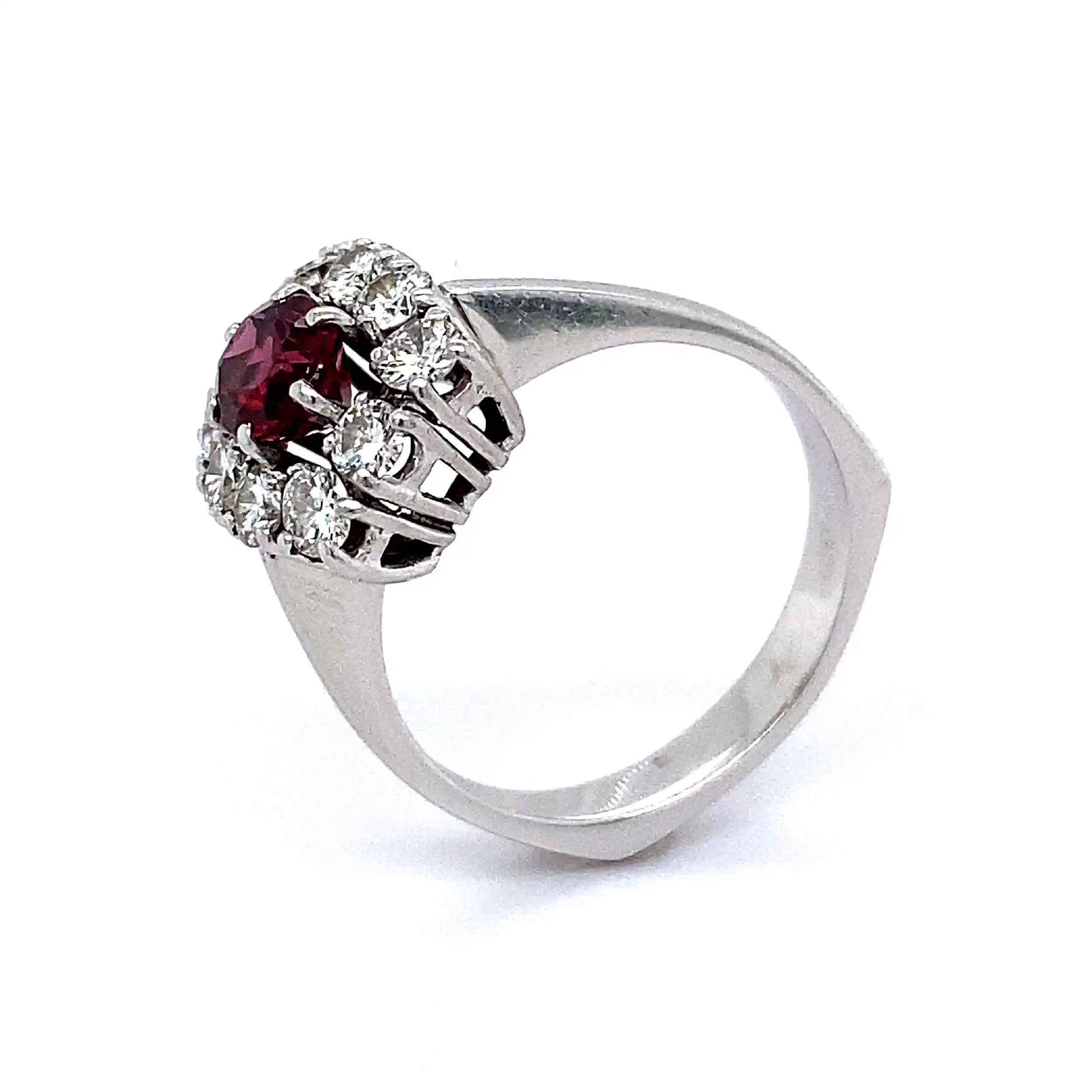 Ring Weißgold mit Rubin und Brillanten Ring Weißgold mit Rubin und Brillanten