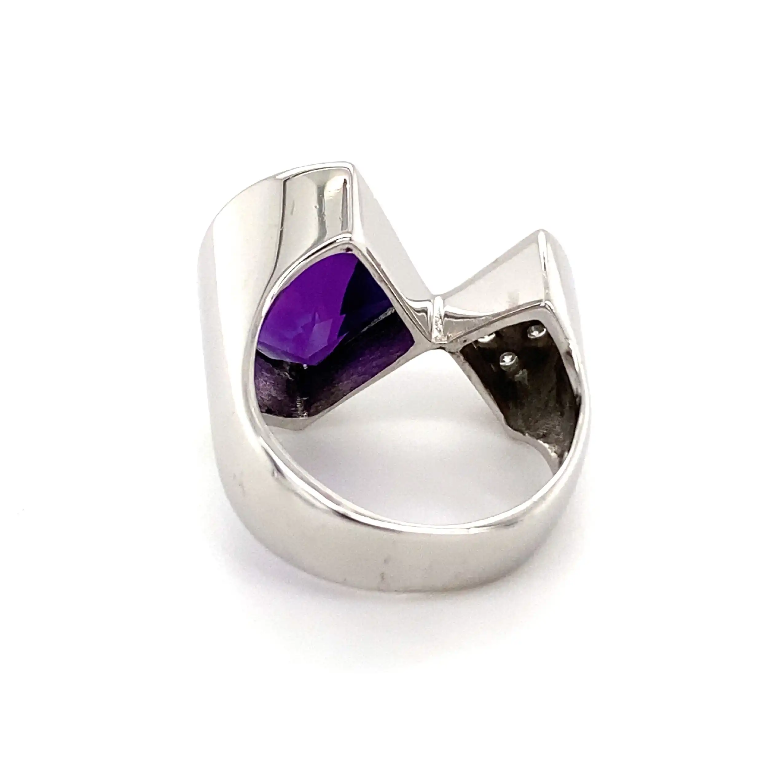 Ring Weißgold mit Amethyst & Brillanten, graviert mit 0,20ct.