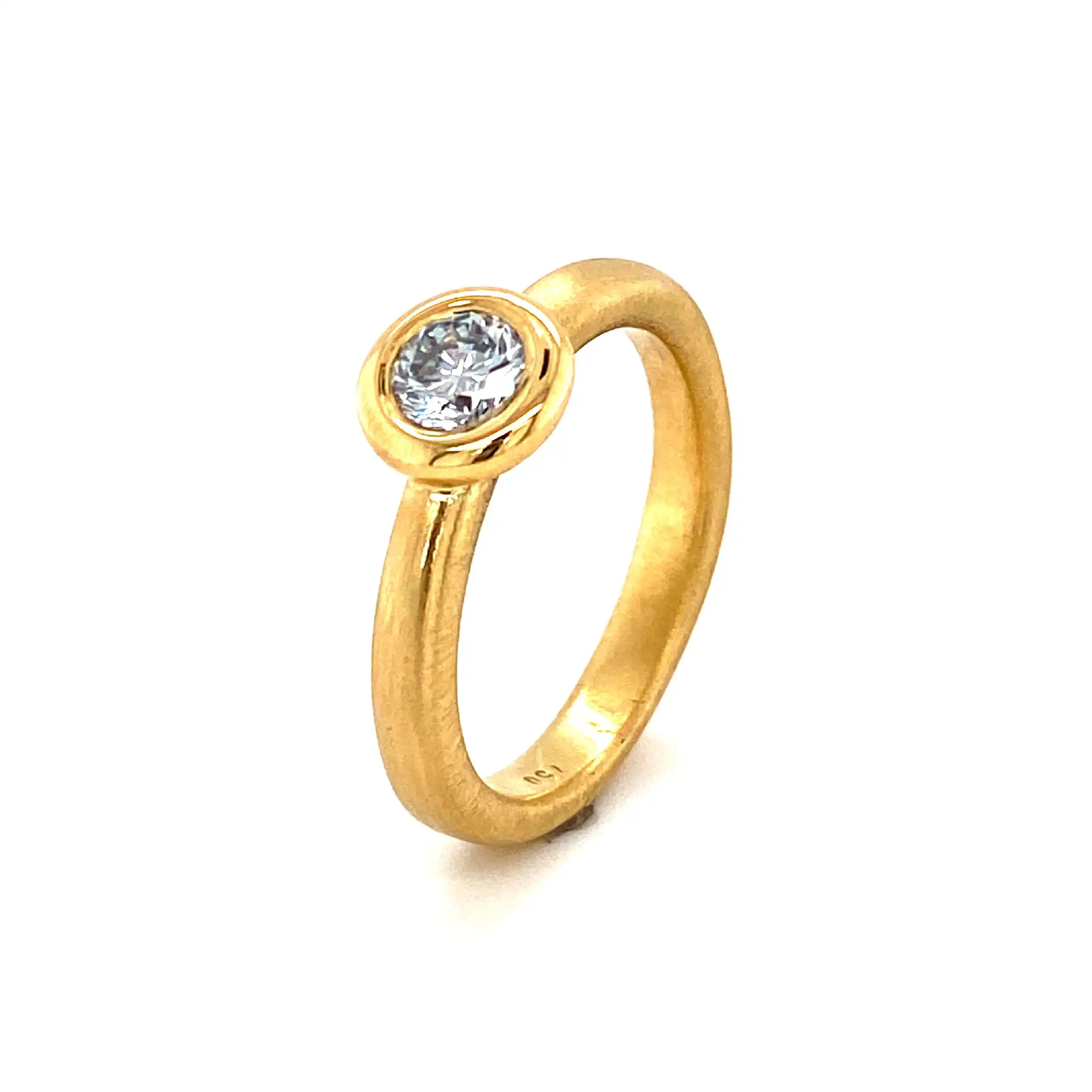 Ring Gelbgold mattiert mit Brillant Ring Gelbgold mattiert mit Brillant