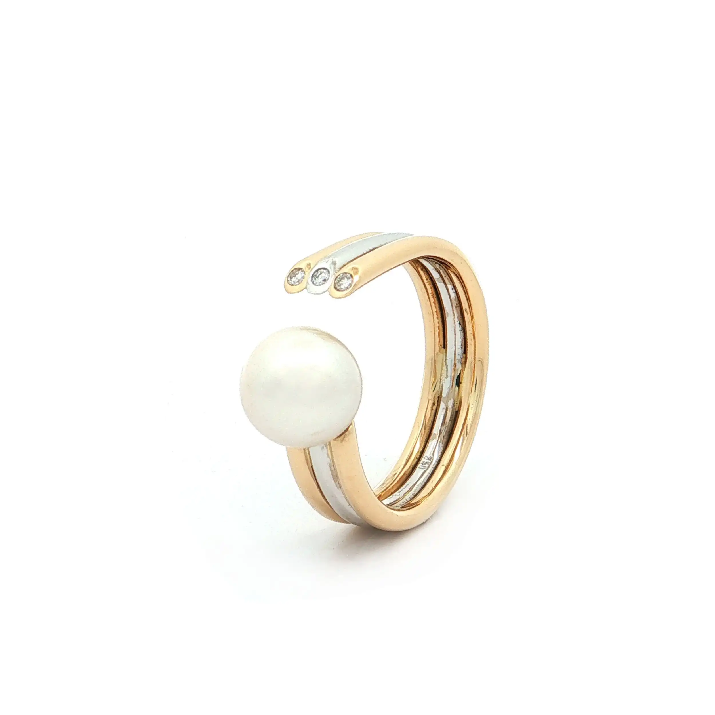 Ring Bicolor mit Perle und Brillanten Ring Bicolor mit Perle und Brillanten