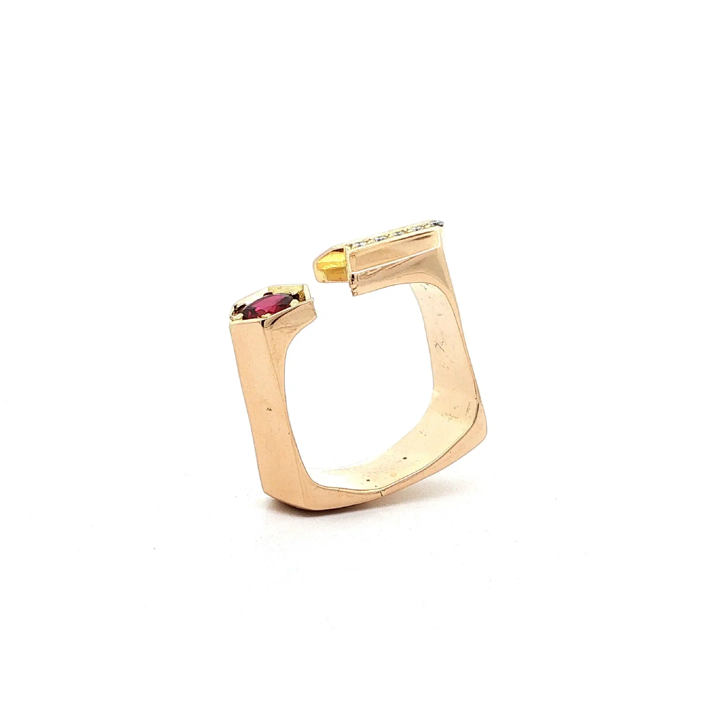Ring Roségold mit rotem Farbstein & Brillanten, Handarbeit