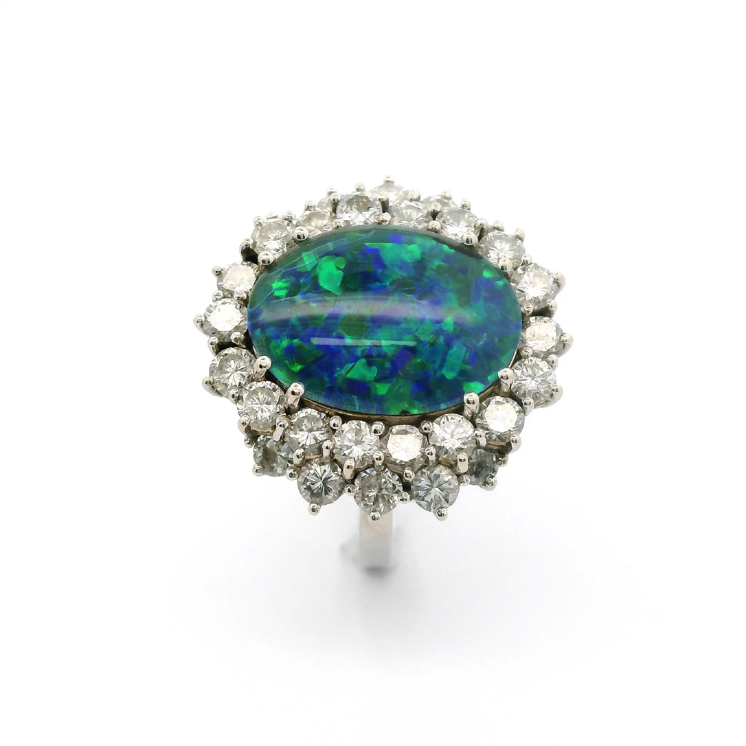Ring Weißgold mit Opal Doublette und 28 Brillanten Ring Weißgold mit Opal Doublette und 28 Brillanten