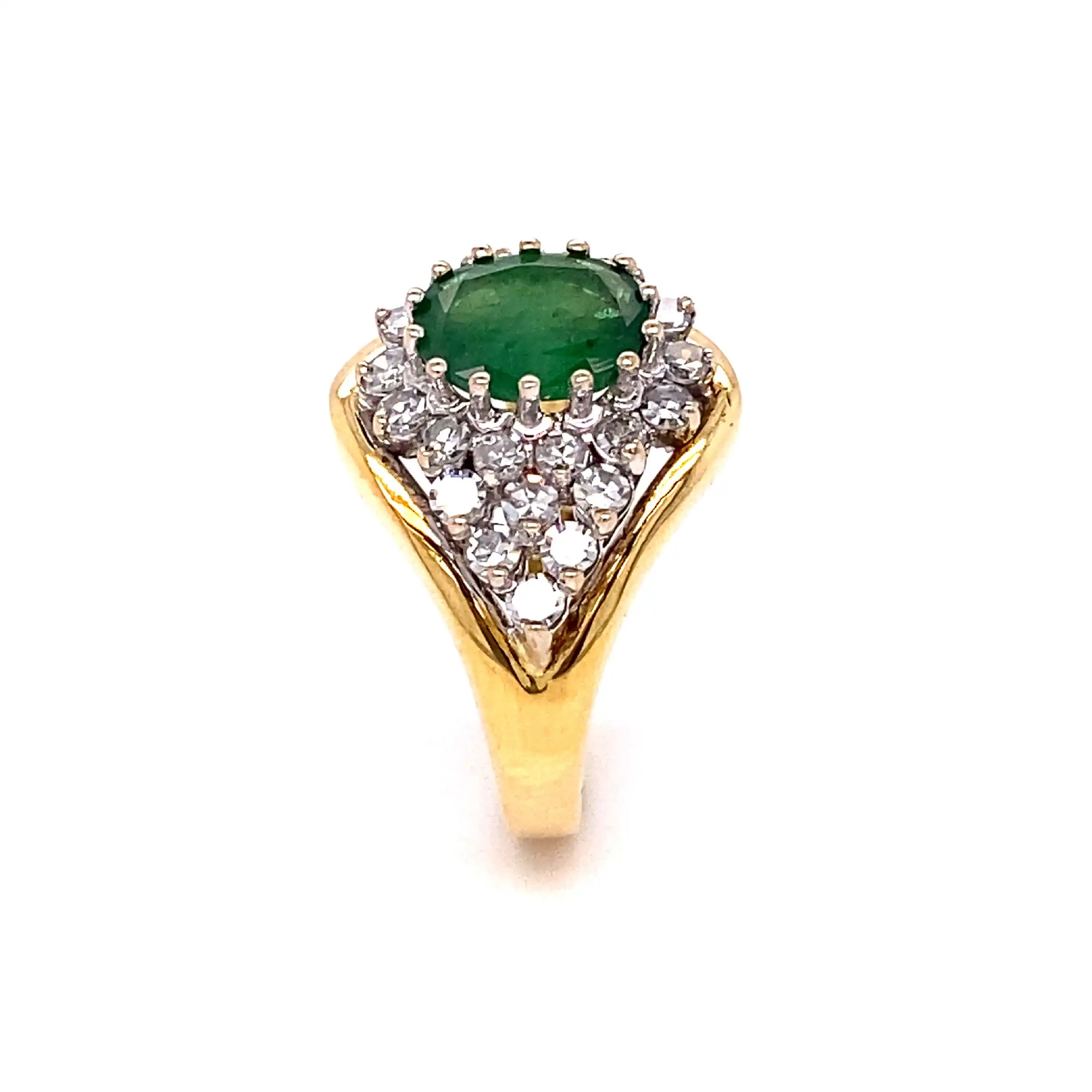 Ring Gelbgold mit 26 Diamanten, graviert mit 0,63ct. und Smaragd, graviert mit 1,00ct. Ring Gelbgold mit 26 Diamanten, graviert mit 0,63ct. und Smaragd, graviert mit 1,00ct.