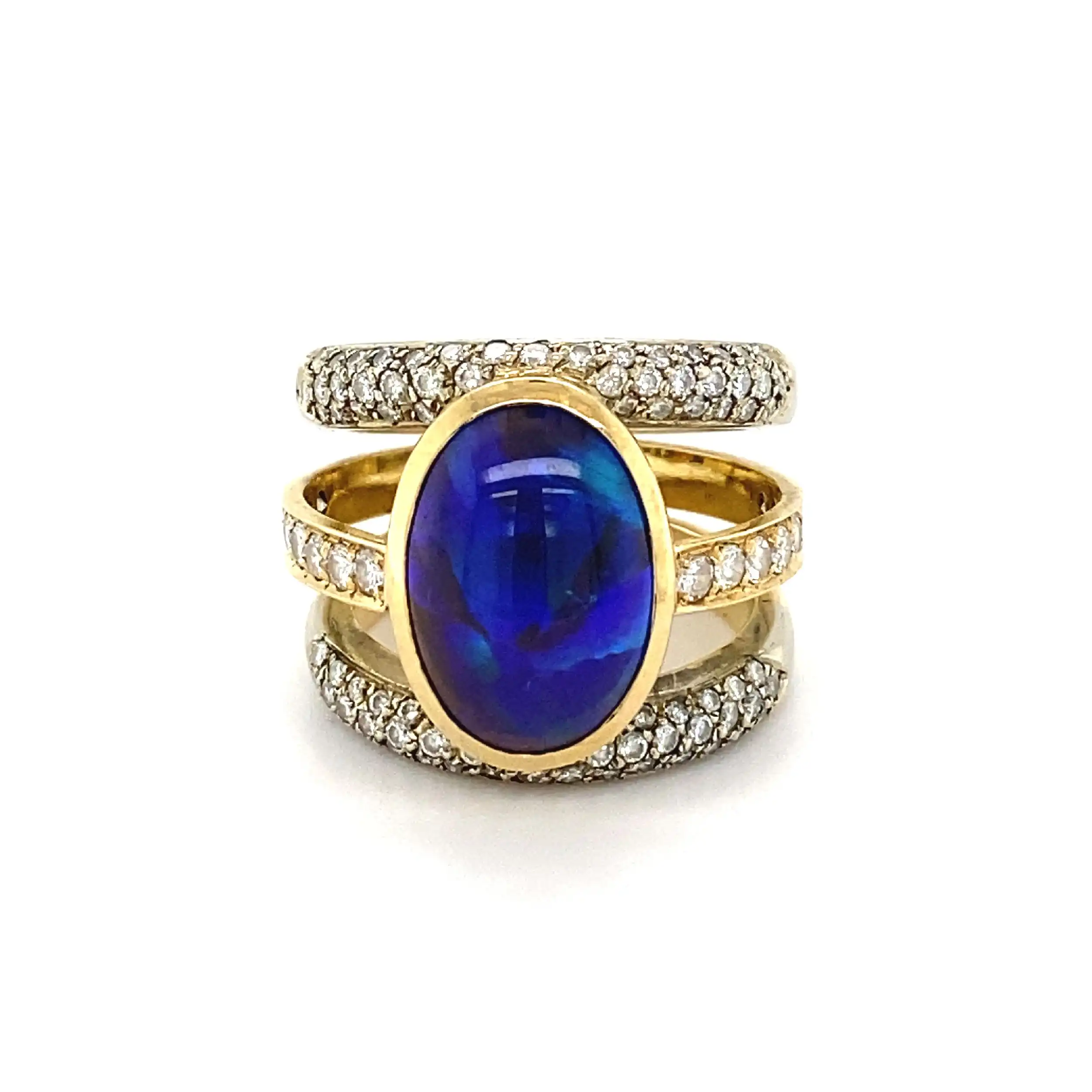 Ring Bicolor mit Brillanten und synthetischen Opal Cabochon Ring Bicolor mit Brillanten und synthetischen Opal Cabochon