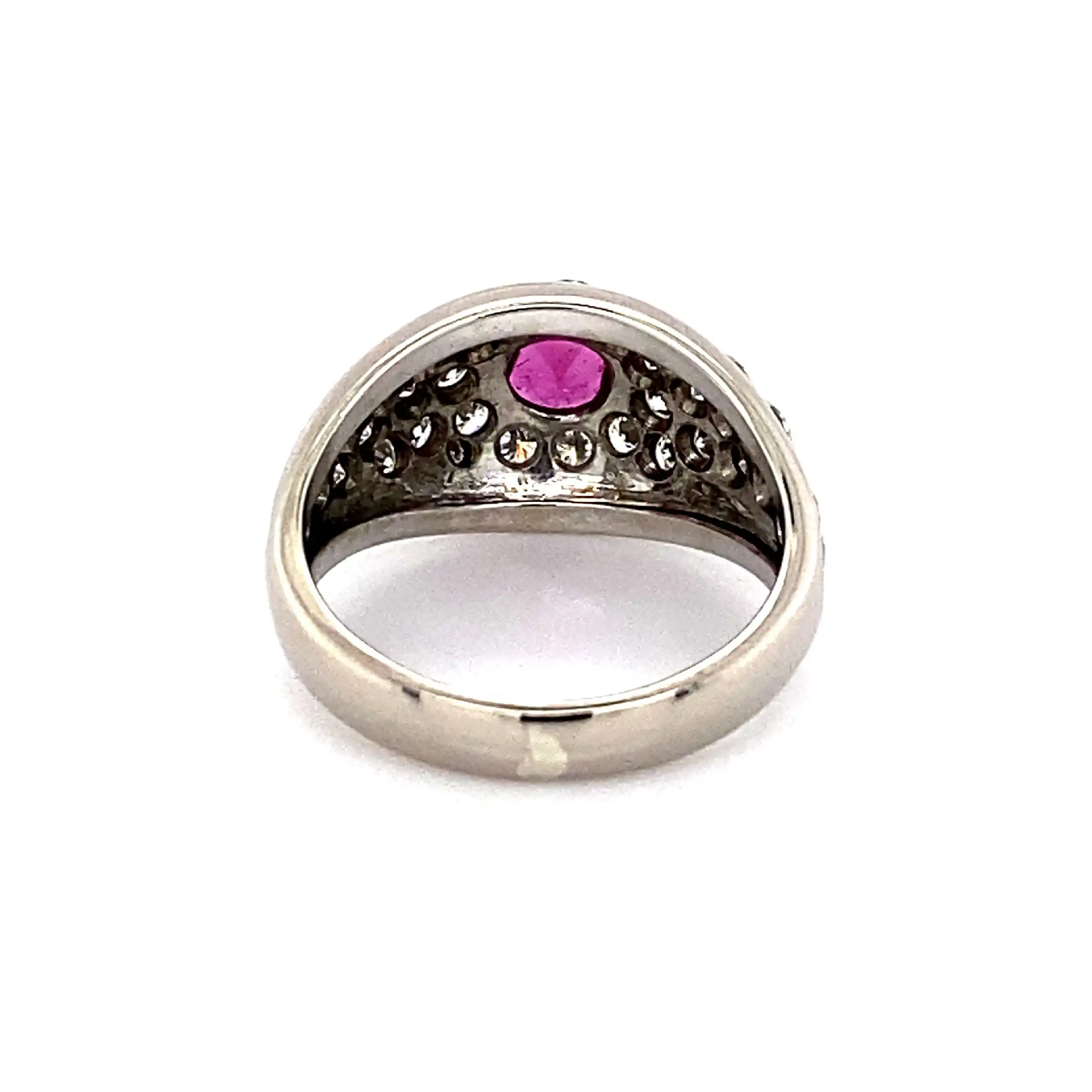 Ring Weißgold mit Brillanten und Rotem Farbstein Ring Weißgold mit Brillanten und Rotem Farbstein