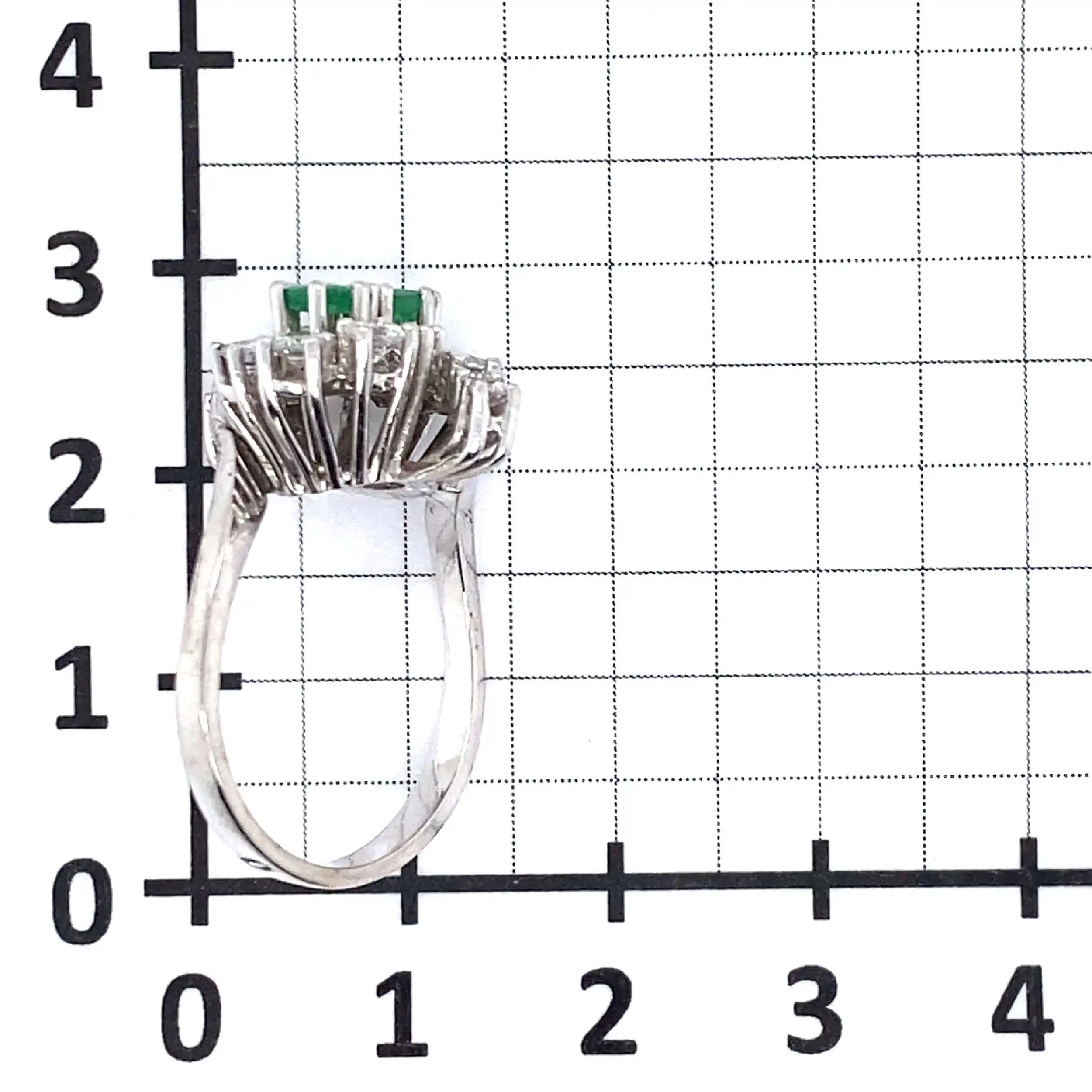 Ring Weißgold mit Smaragd und Brillanten, graviert mit 0,90ct Ring Weißgold mit Smaragd und Brillanten, graviert mit 0,90ct