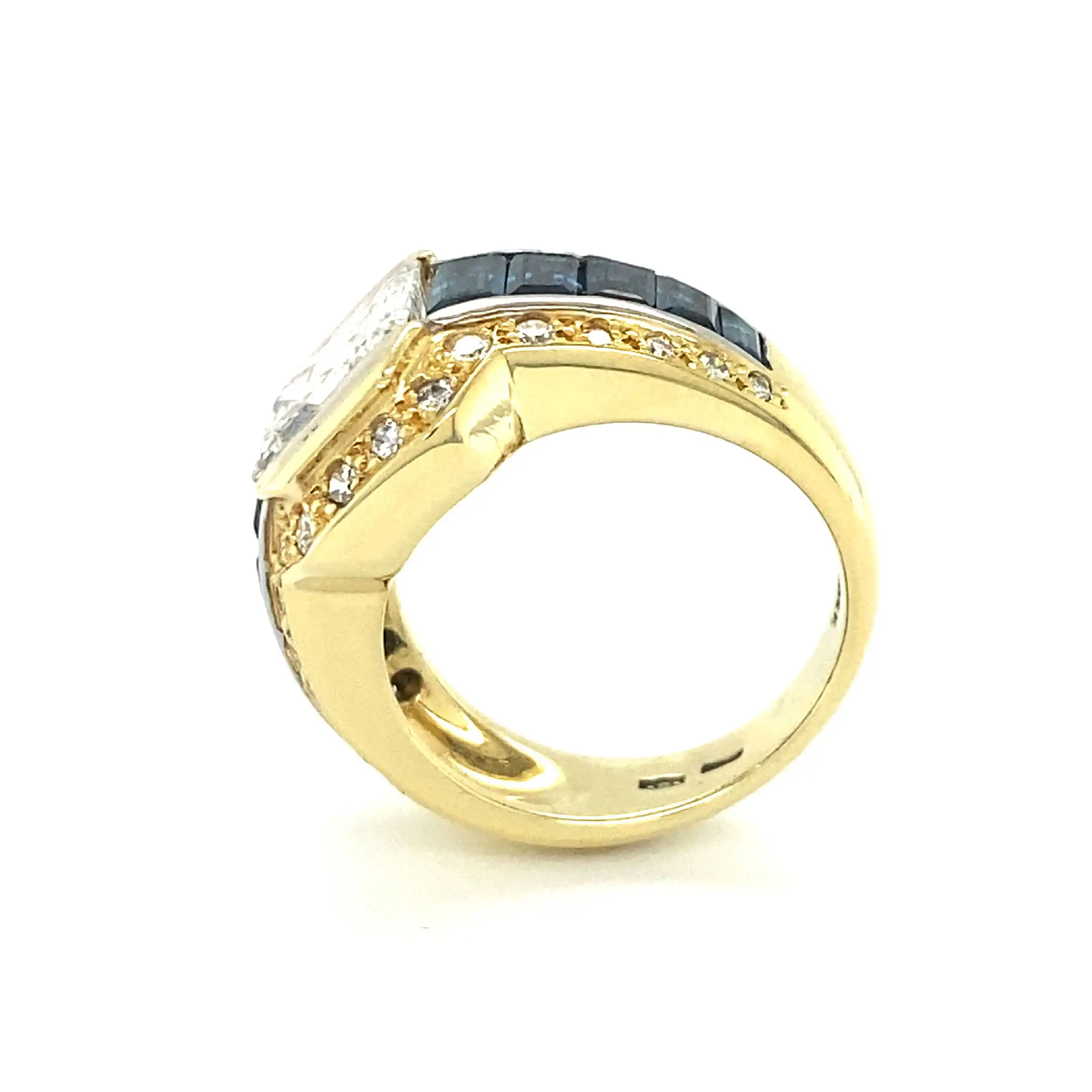 Herrenring mit Princess Diamant, Saphiren und Brillanten, mit DeGEB Gutachten 22.100 Euro Herrenring mit Princess Diamant, Saphiren und Brillanten, mit DeGEB Gutachten 22.100 Euro
