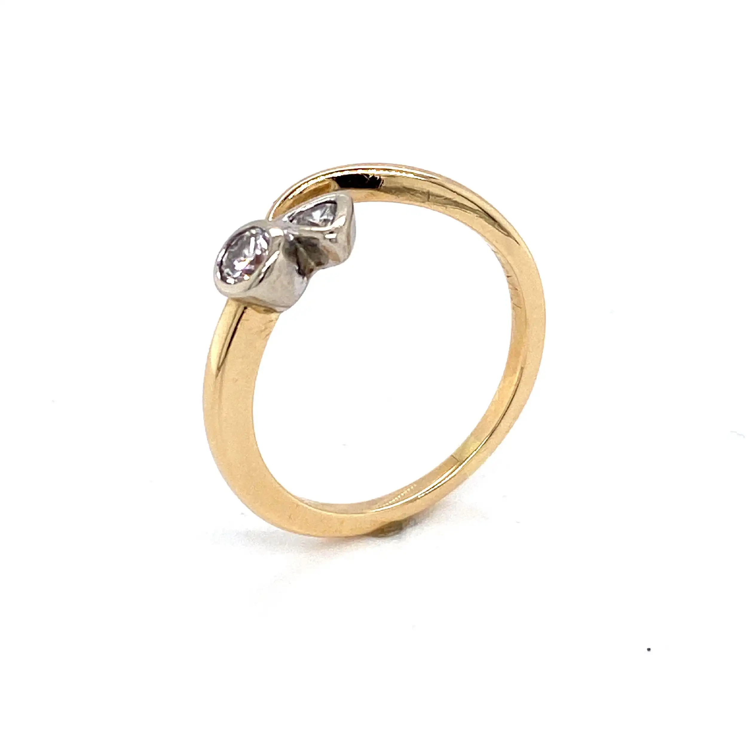 Ring Bicolor mit Brillant und Diamant, graviert 0,29ct. Ring Bicolor mit Brillant und Diamant, graviert 0,29ct.