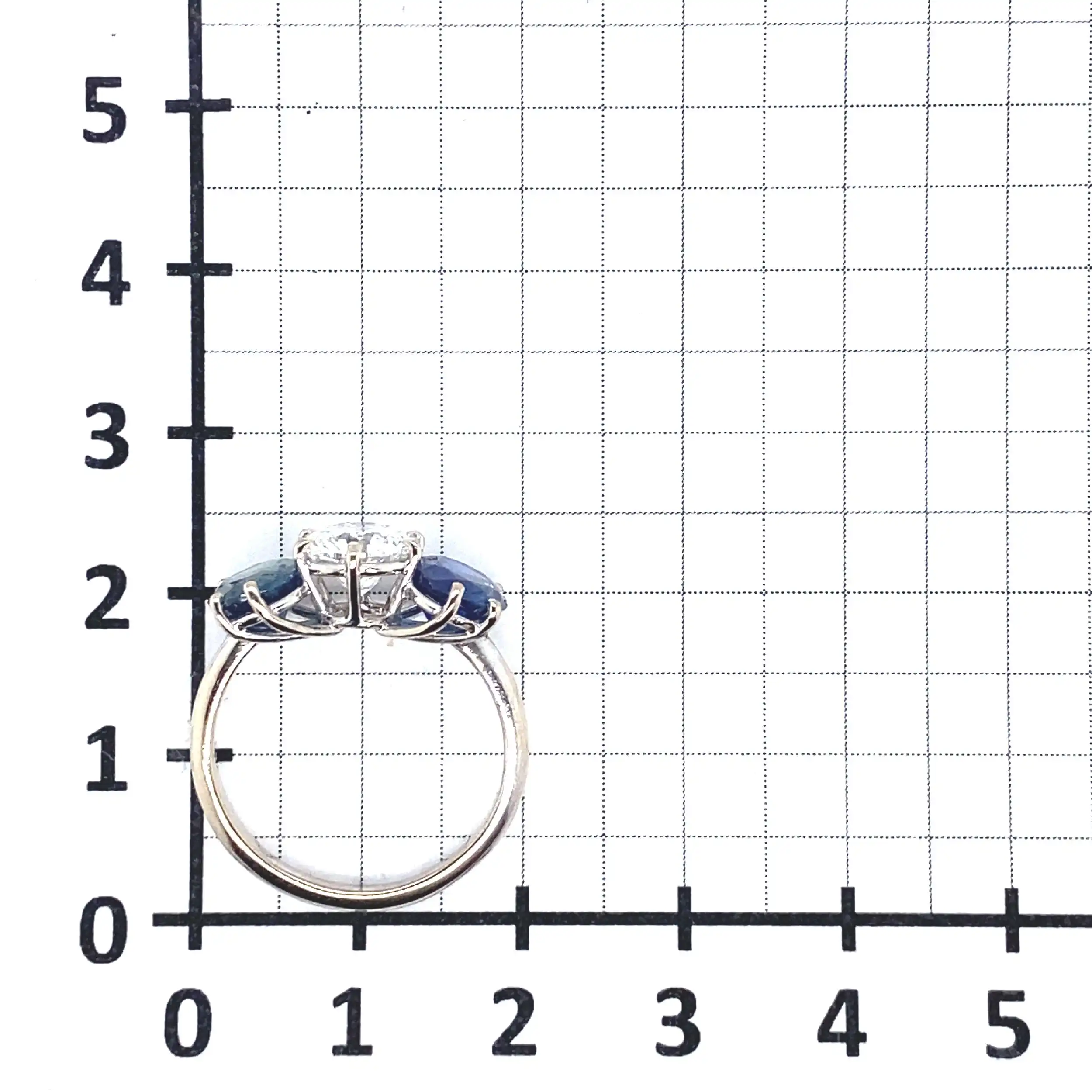 Ring Weißgold mit Brillant und Saphiren, mit Expertise von DPL Ring Weißgold mit Brillant und Saphiren, mit Expertise von DPL