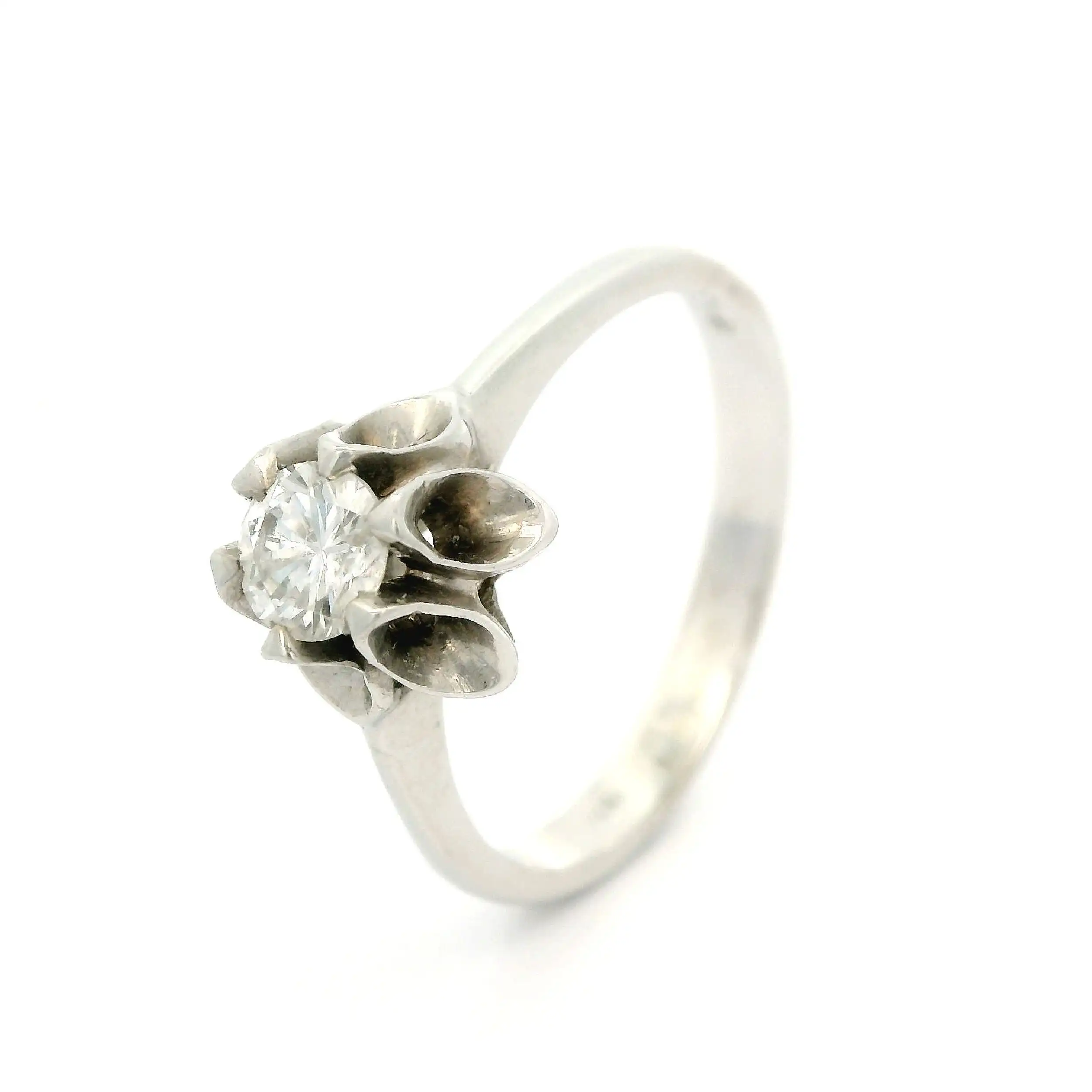 Ring Weißgold mit Brillant, graviert mit 0,38ct. Ring Weißgold mit Brillant, graviert mit 0,38ct.