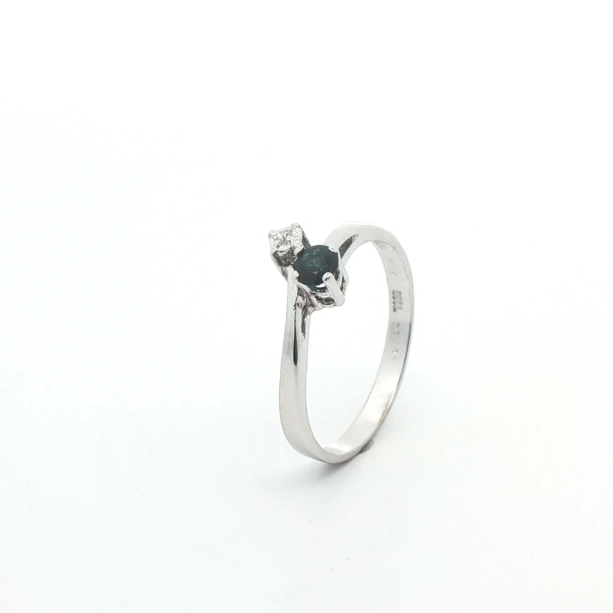 Ring Weißgold mit Saphir und Diamant Ring Weißgold mit Saphir und Diamant