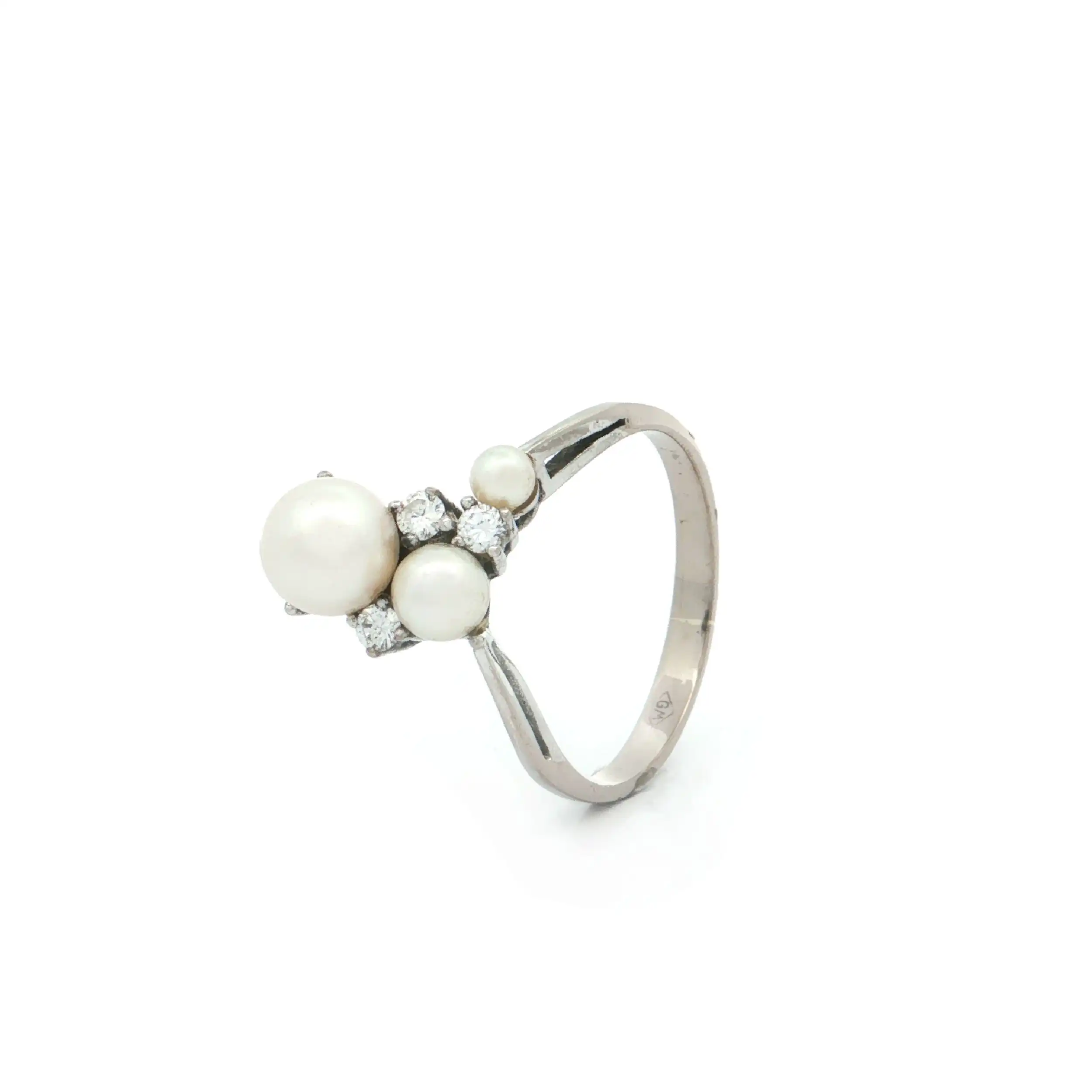Ring Weißgold mit Perle und Brillanten Ring Weißgold mit Perle und Brillanten
