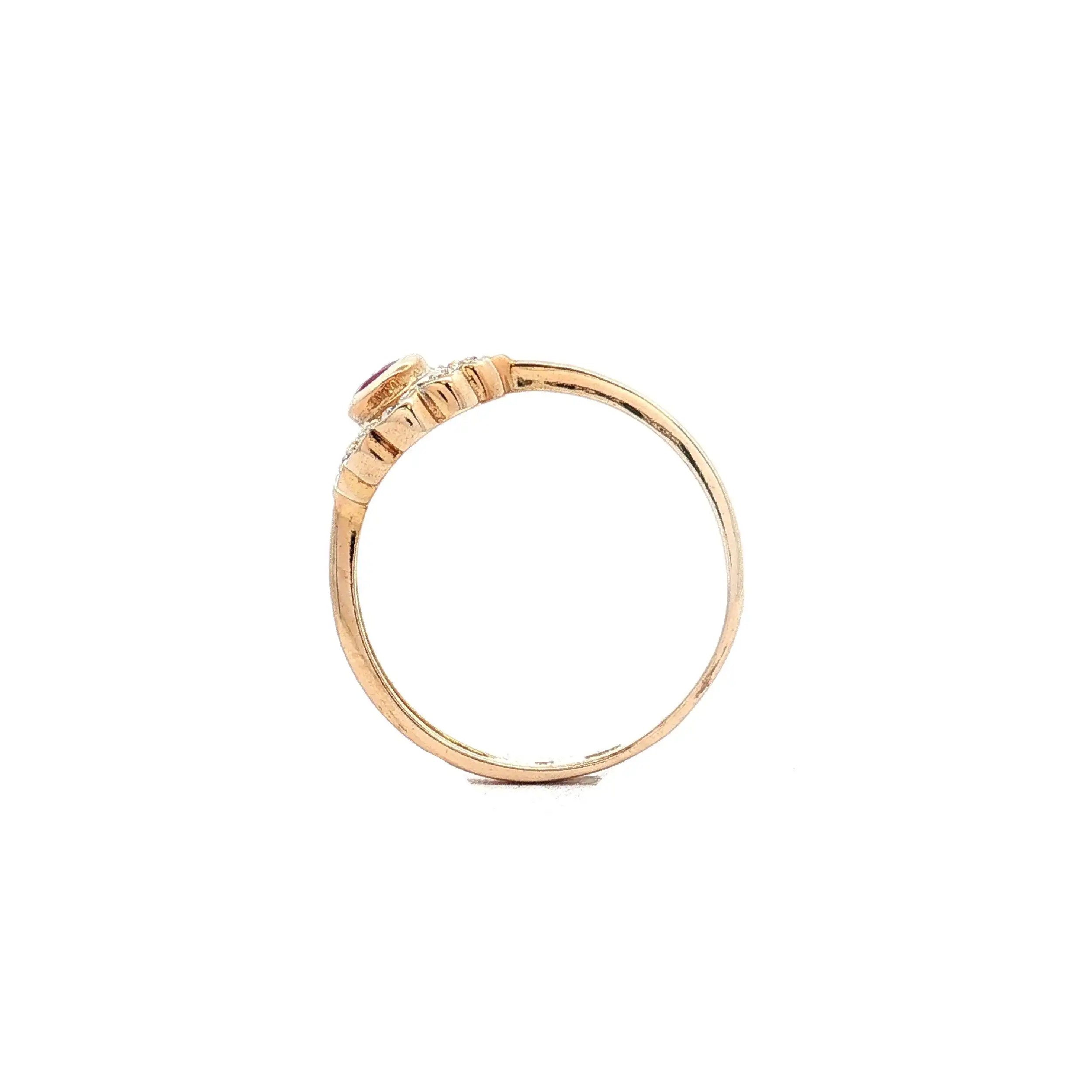 Ring Bicolor mit Rubin und Diamanten Ring Bicolor mit Rubin und Diamanten