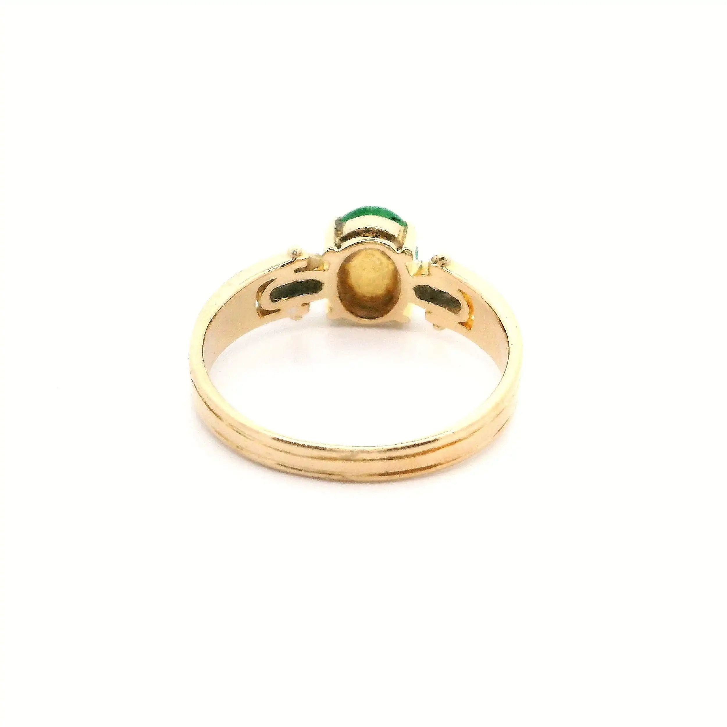 Ring Gelbgold mit grünem Cabochon und Brillanten