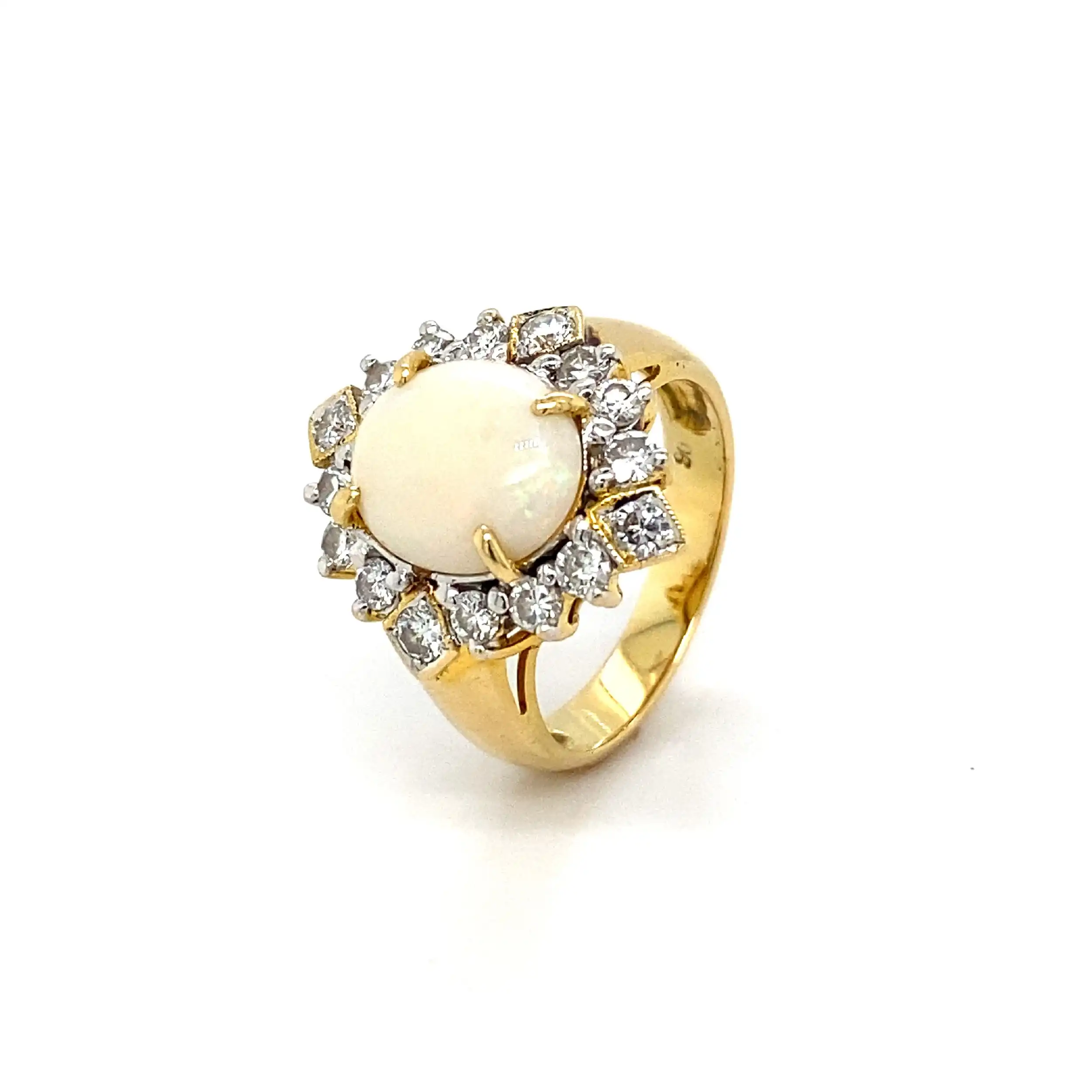 Ring Gelbgold mit Brillanten und weißen Opal, 0,9ct graviert Ring Gelbgold mit Brillanten und weißen Opal, 0,9ct graviert