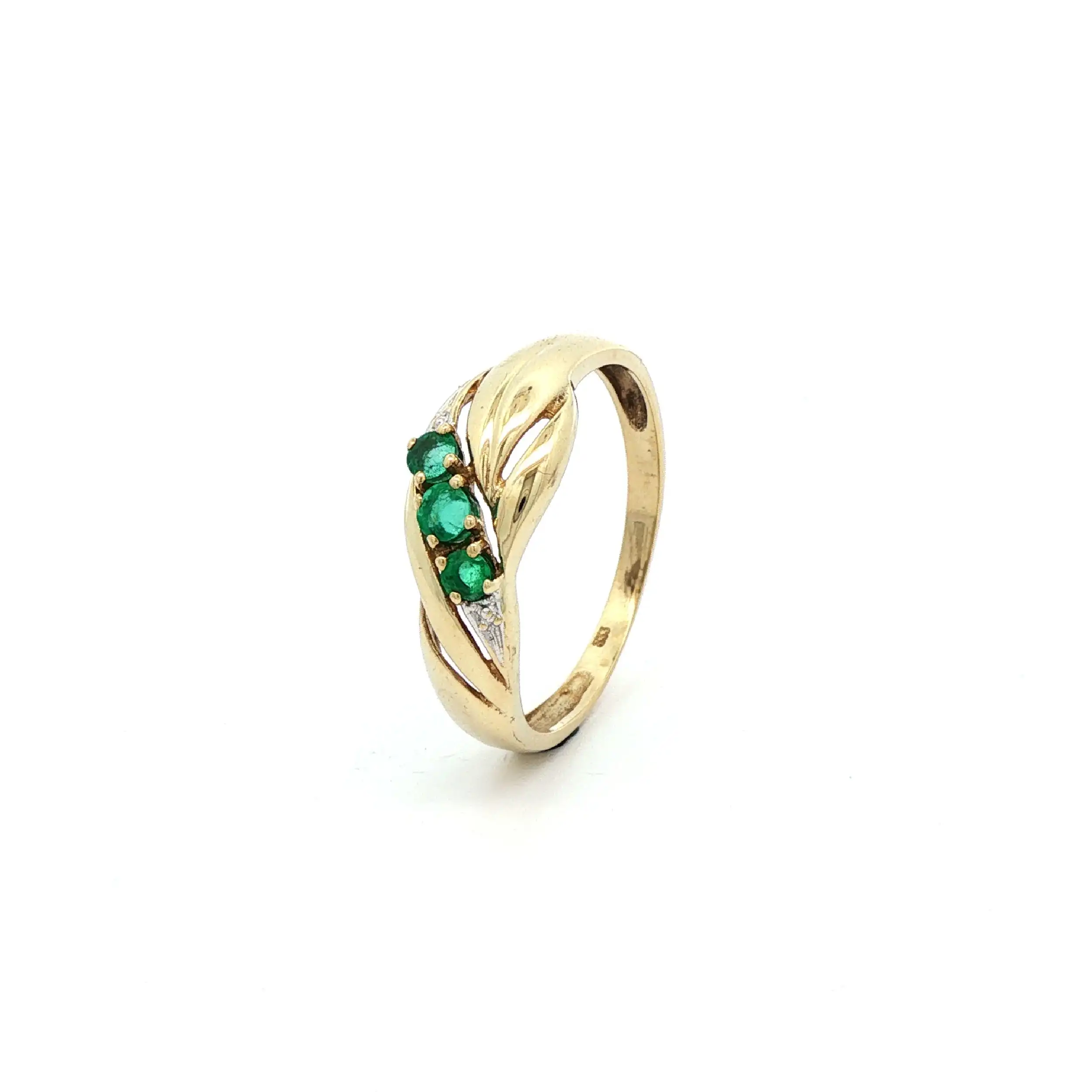 Ring Gelbgold mit grünem Farbsteinen