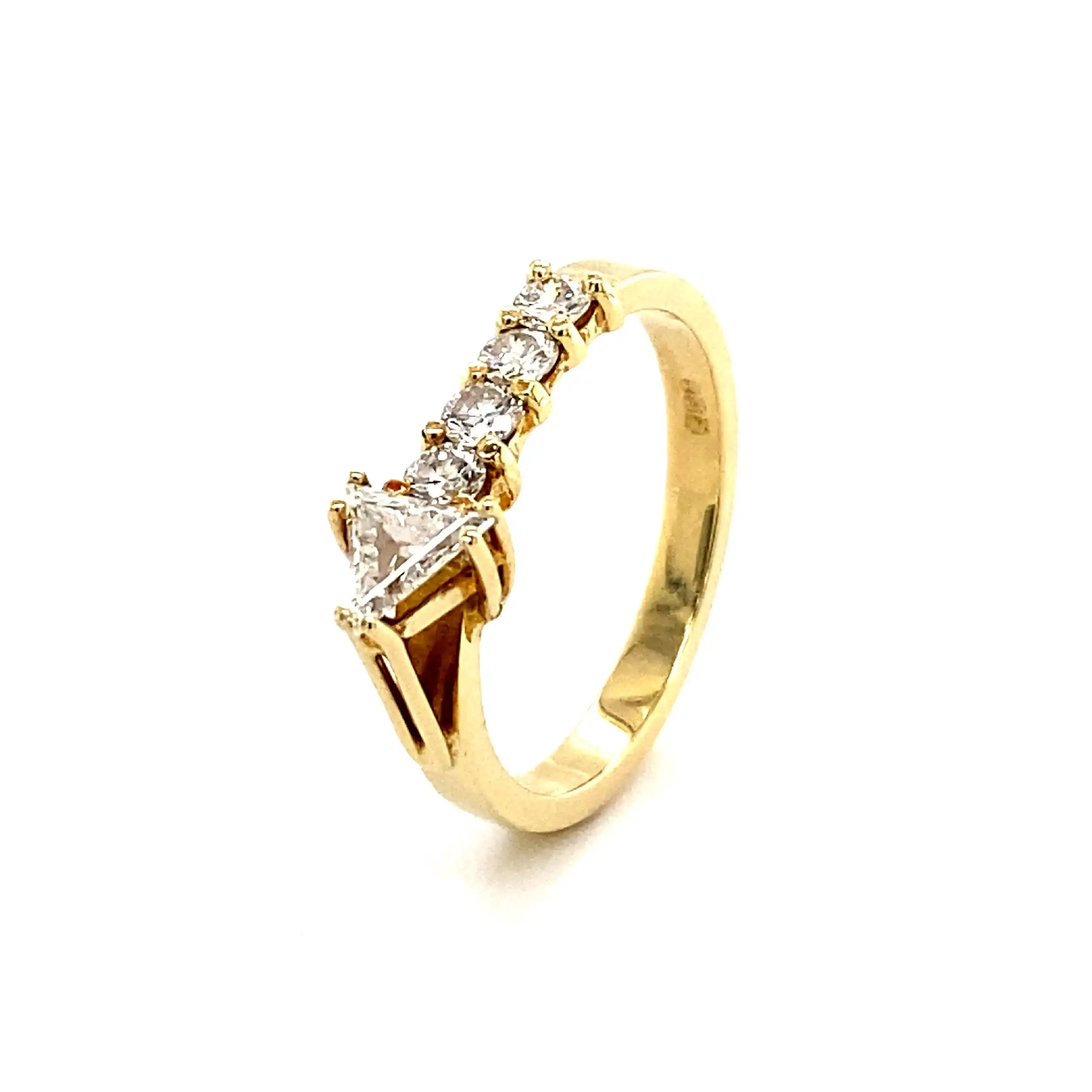 Ring Gelbgold mit Triangel-Diamant-Solitär & Brillanten