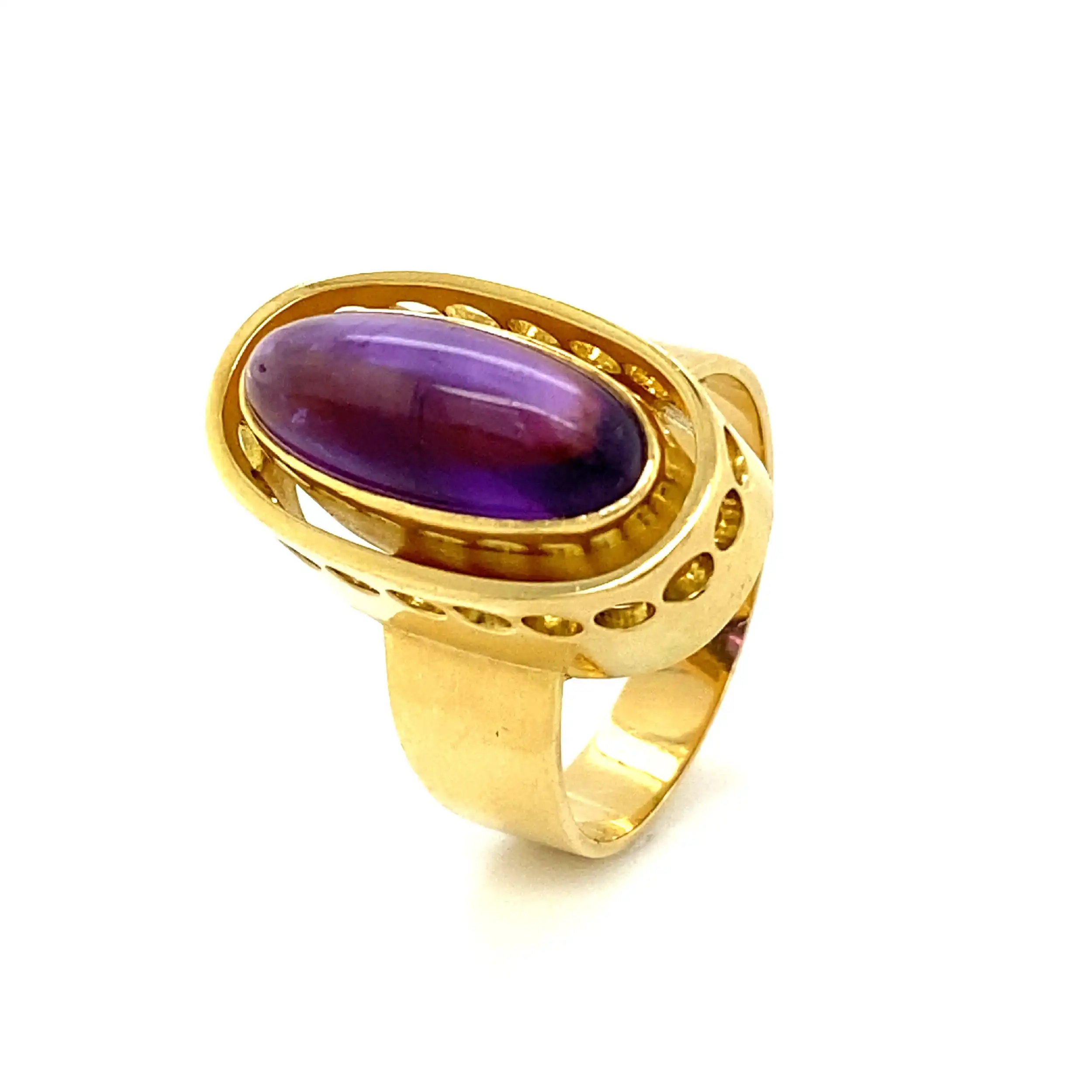 Ring Gelbgold mit lila Cabochon