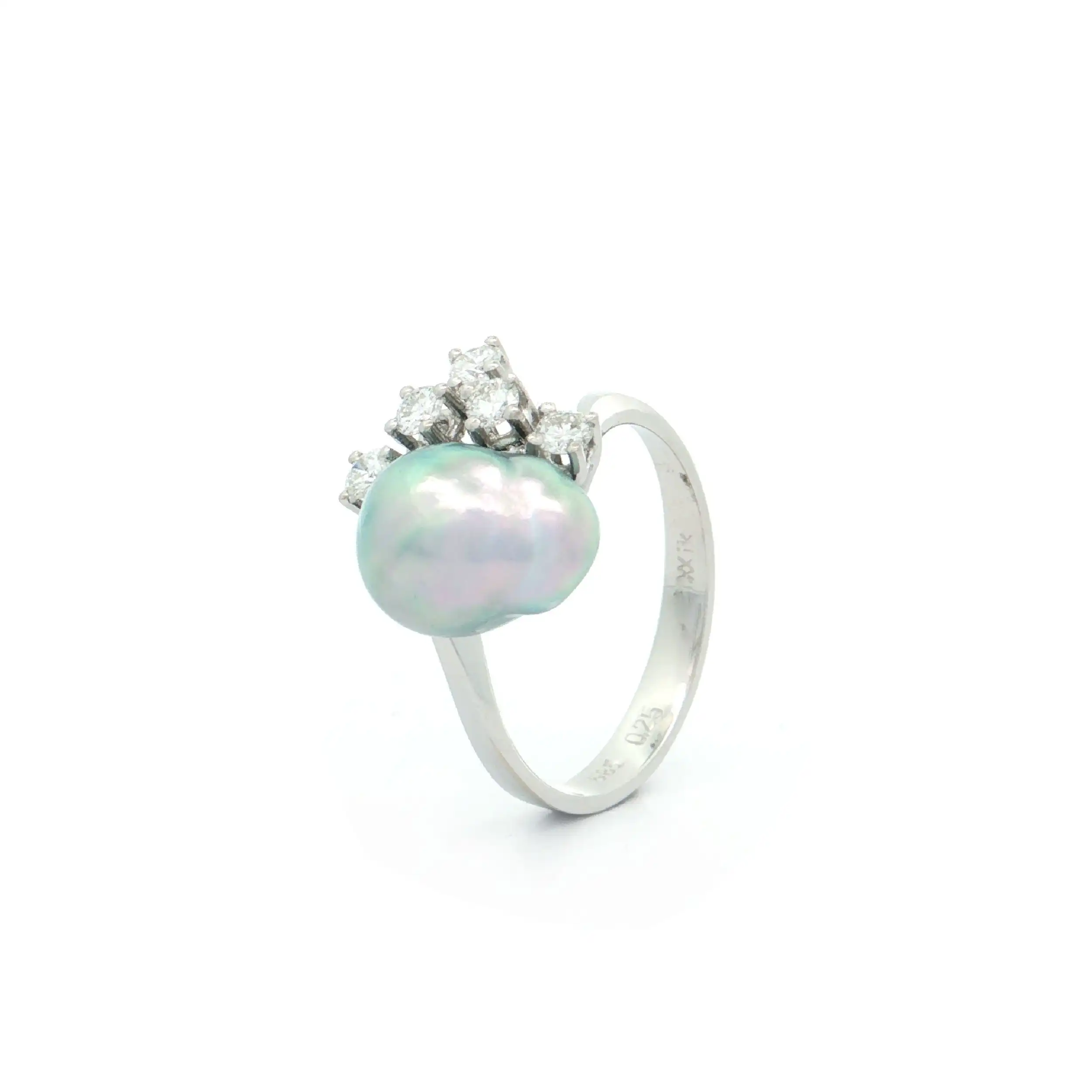 Ring Weißgold mit Brillanten und Perle, graviert mit 0,25ct Ring Weißgold mit Brillanten und Perle, graviert mit 0,25ct