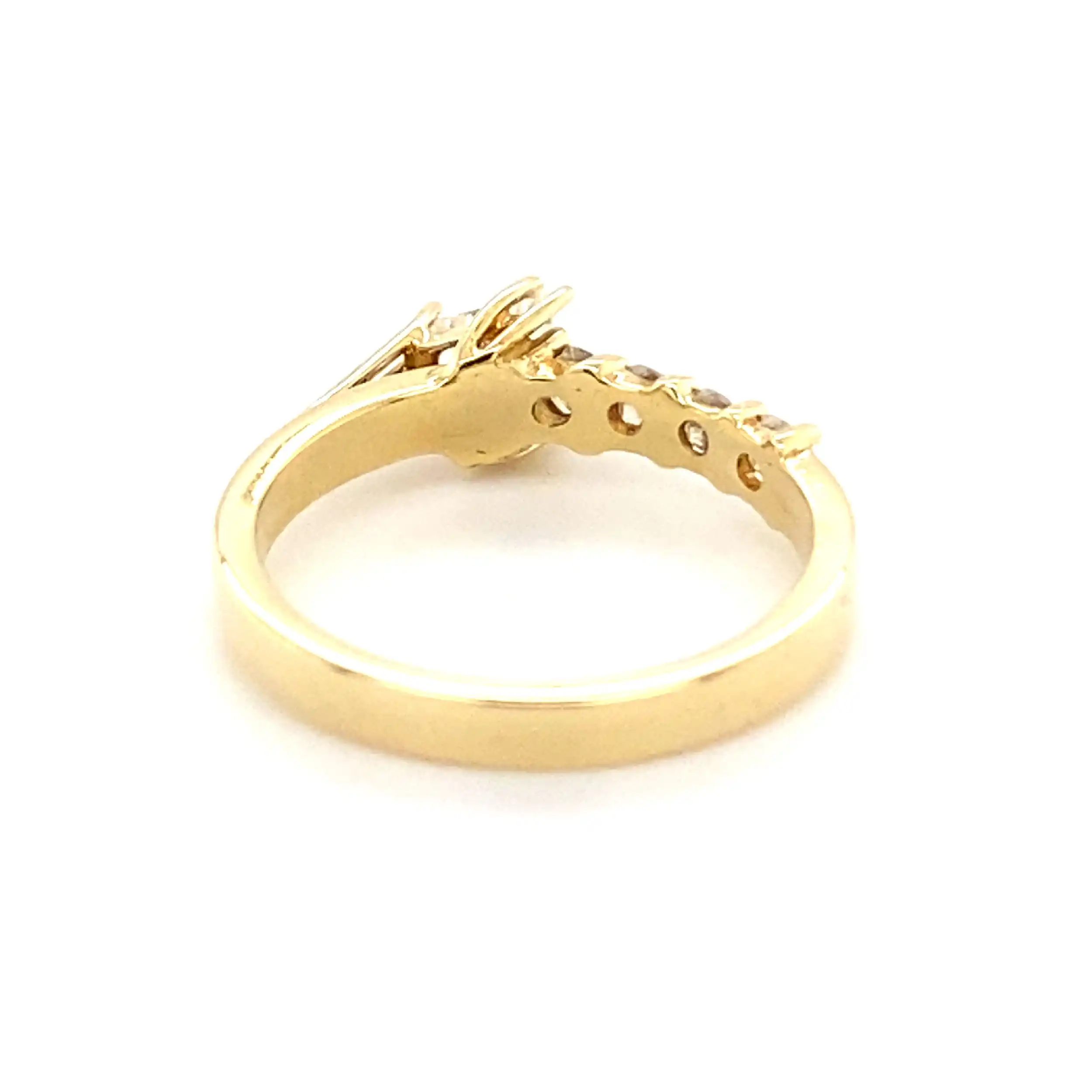 Ring Gelbgold mit Triangel-Diamant-Solitär & Brillanten