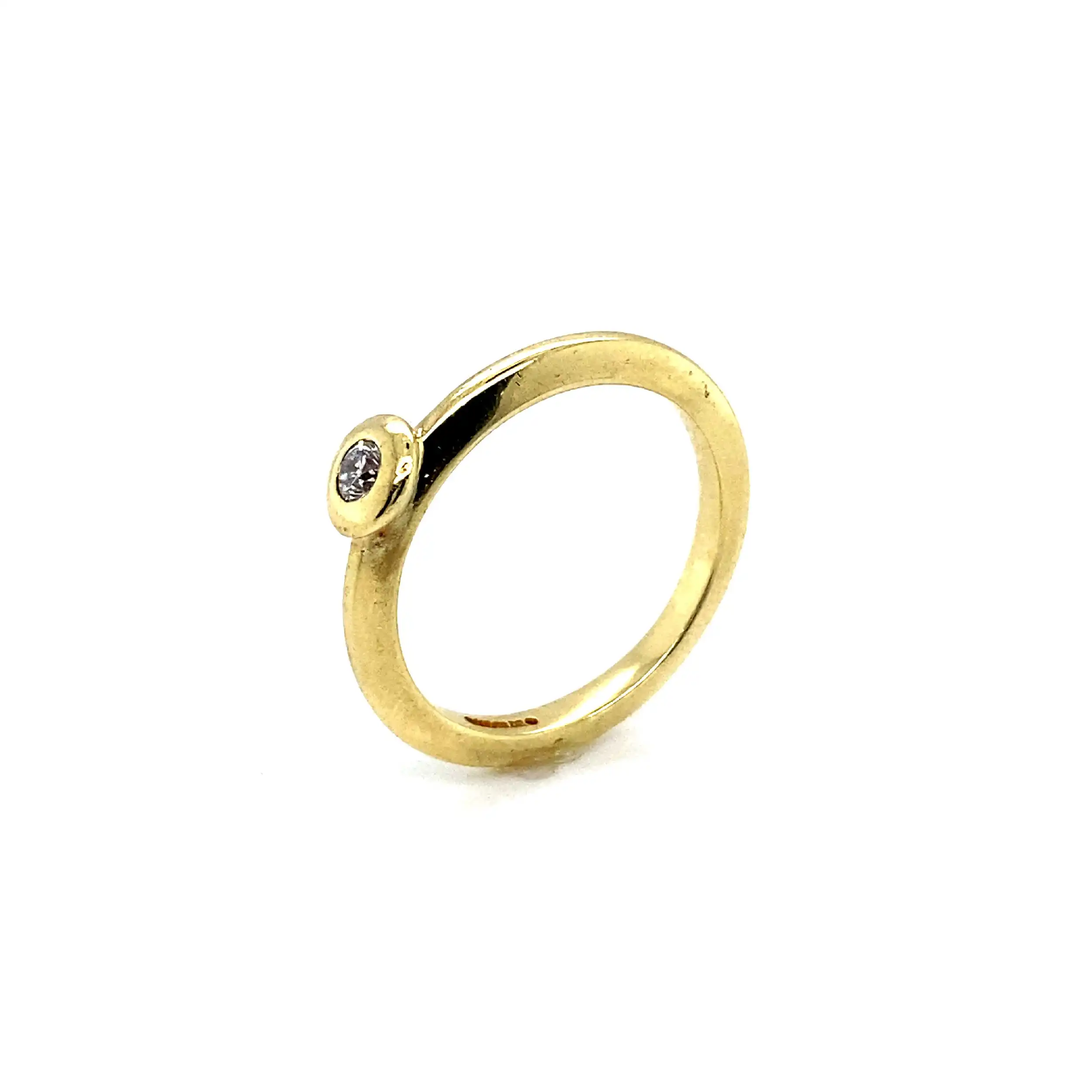 Ring Gelbgold mit Brillant, graviert mit 0,11ct Ring Gelbgold mit Brillant, graviert mit 0,11ct