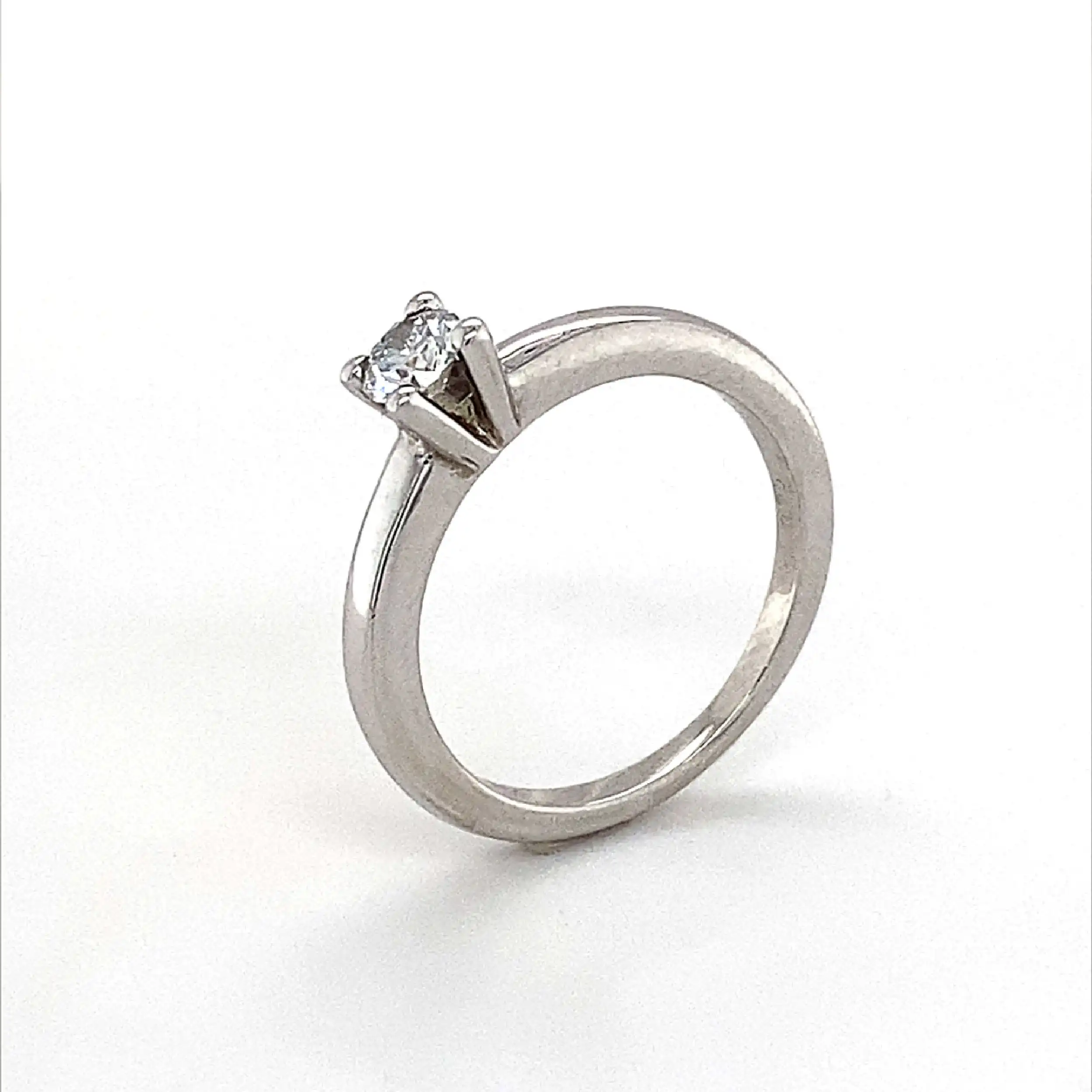 Ring Weißgold mit Brillant Ring Weißgold mit Brillant