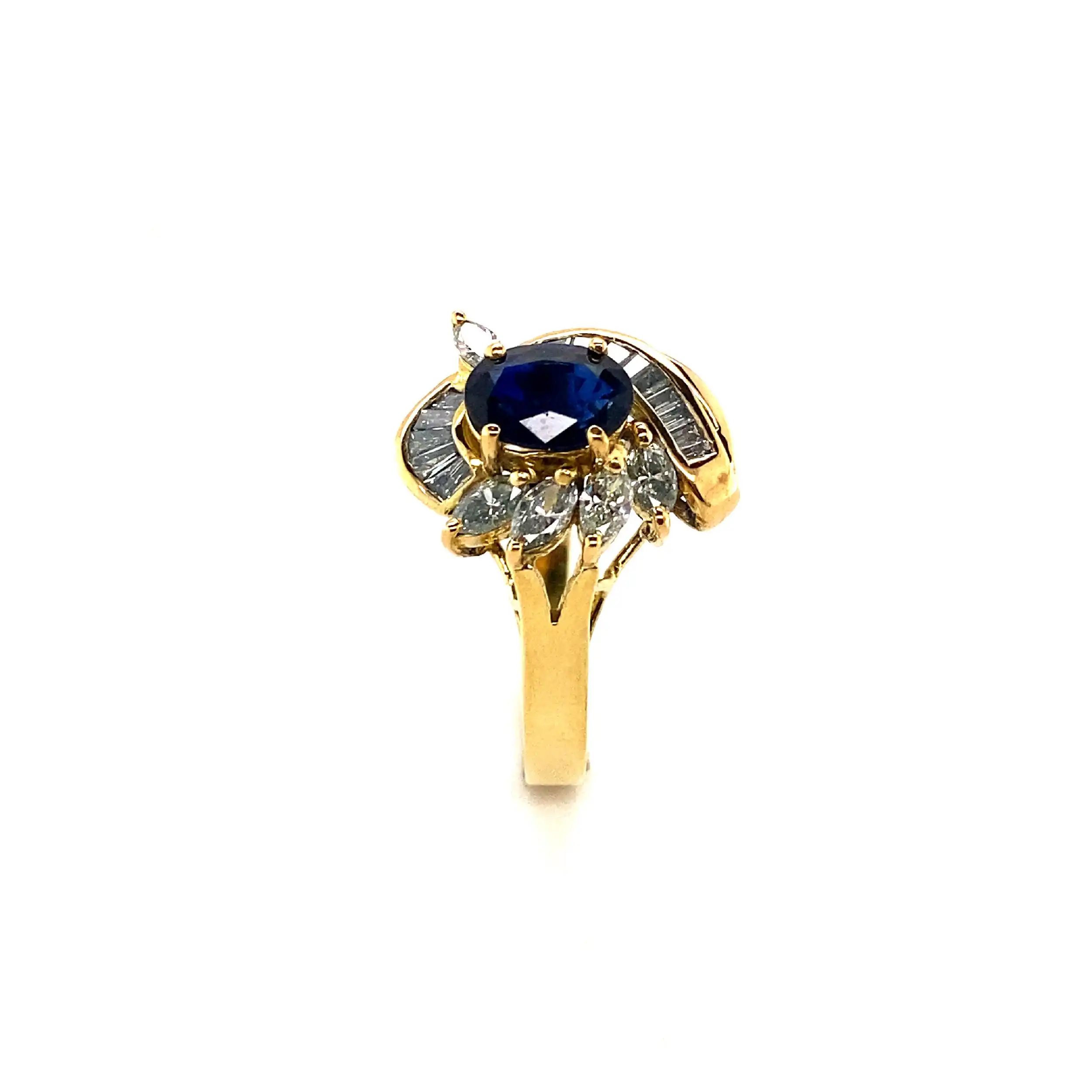 Ring mit Saphir und Diamanten Navette-, Trapez- und Baguetteschliff, mit Expertise von EPL Ring mit Saphir und Diamanten Navette-, Trapez- und Baguetteschliff, mit Expertise von EPL