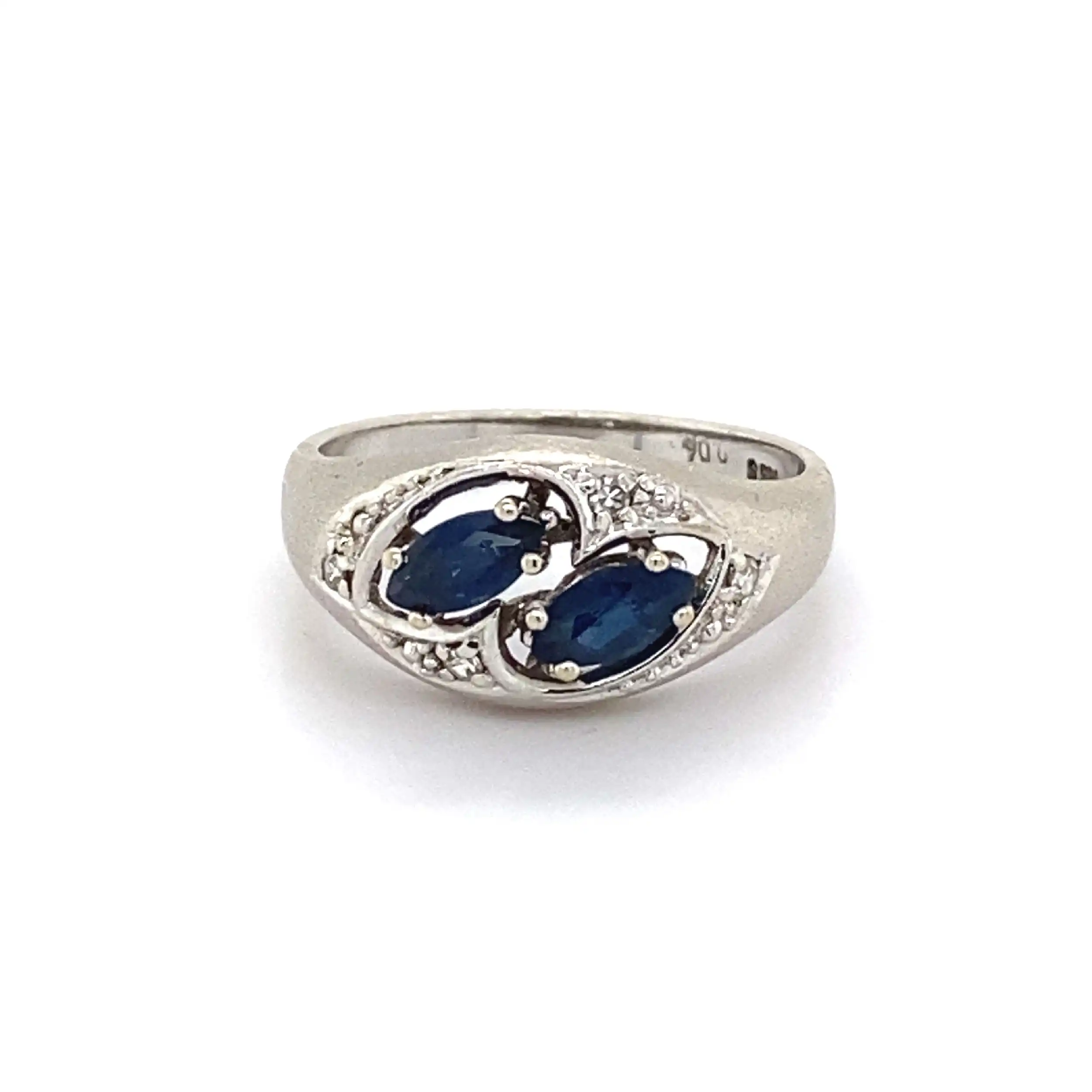 Ring Weißgold mit Diamanten und blauen Farbsteinen Ring Weißgold mit Diamanten und blauen Farbsteinen