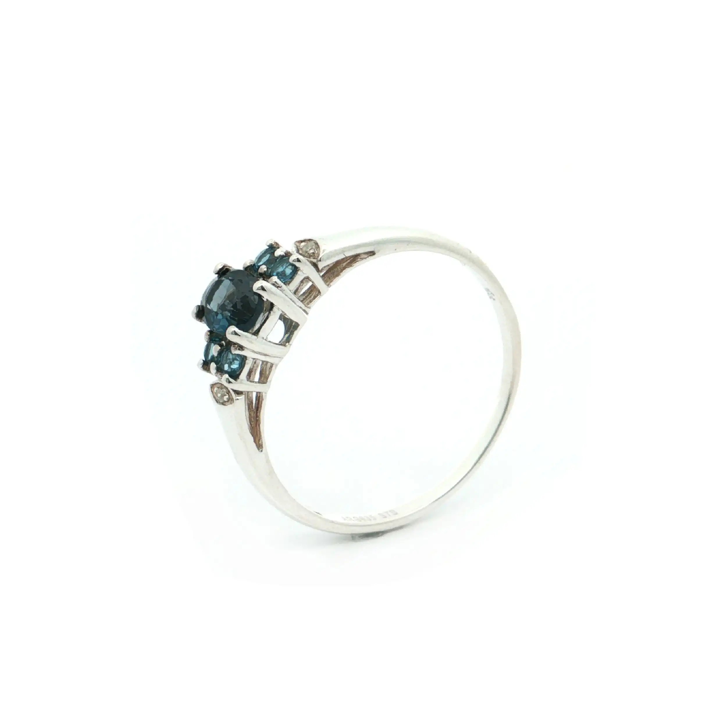 Ring mit Blautopas und Diamanten Ring mit Blautopas und Diamanten