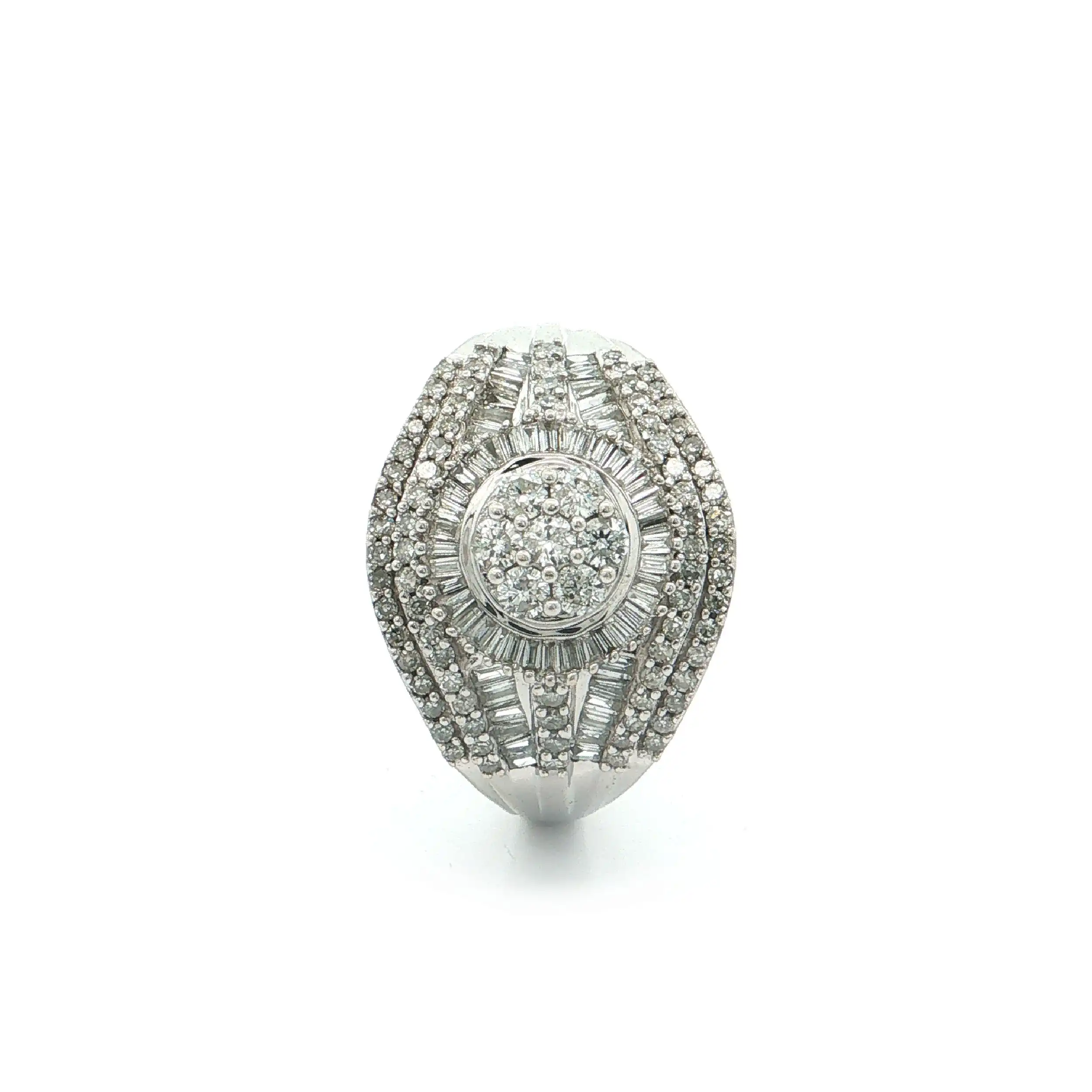 Ring WG mit Brillanten und Baguette Diamanten