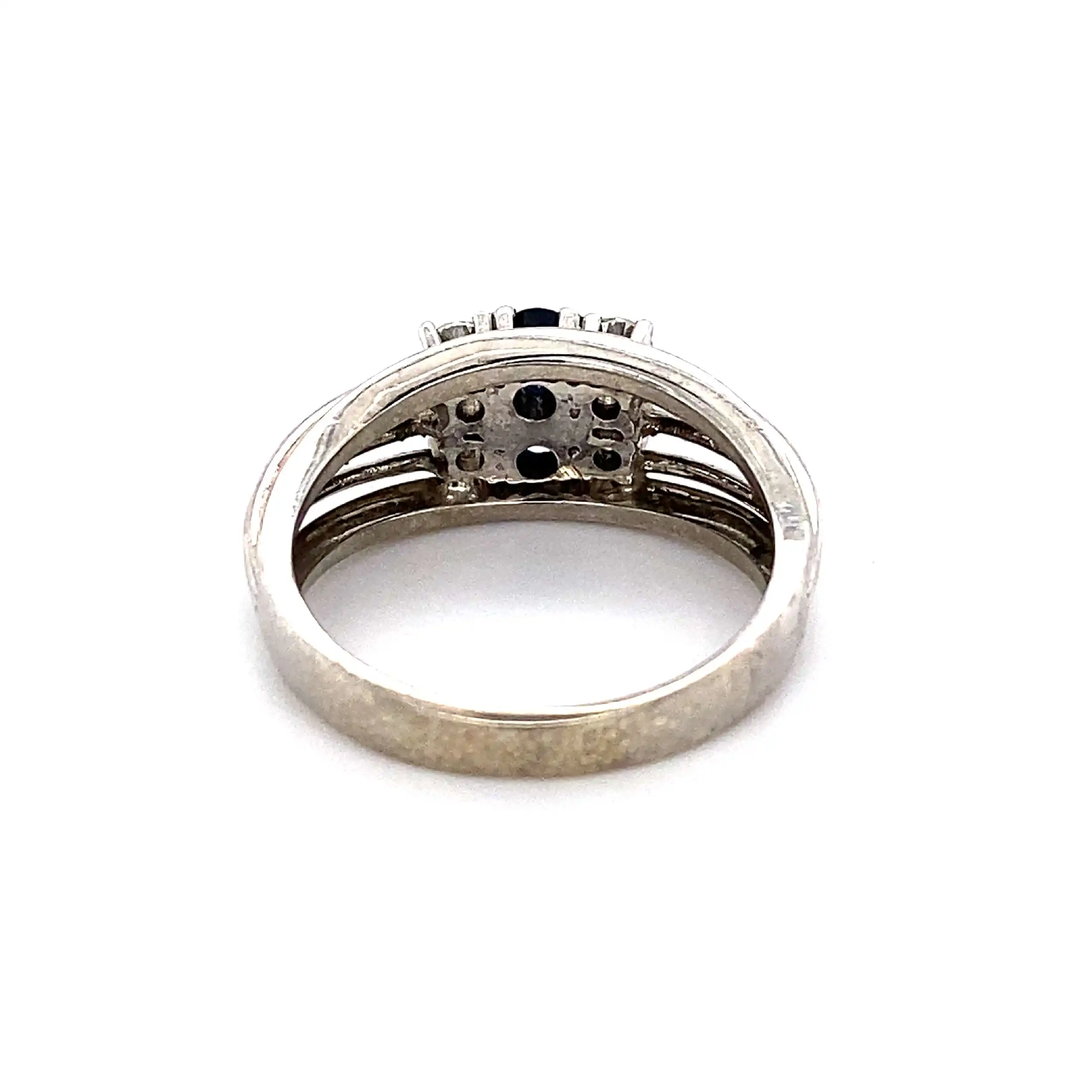 Ring Weißgold mit Brillanten und blauen Farbsteinen Ring Weißgold mit Brillanten und blauen Farbsteinen