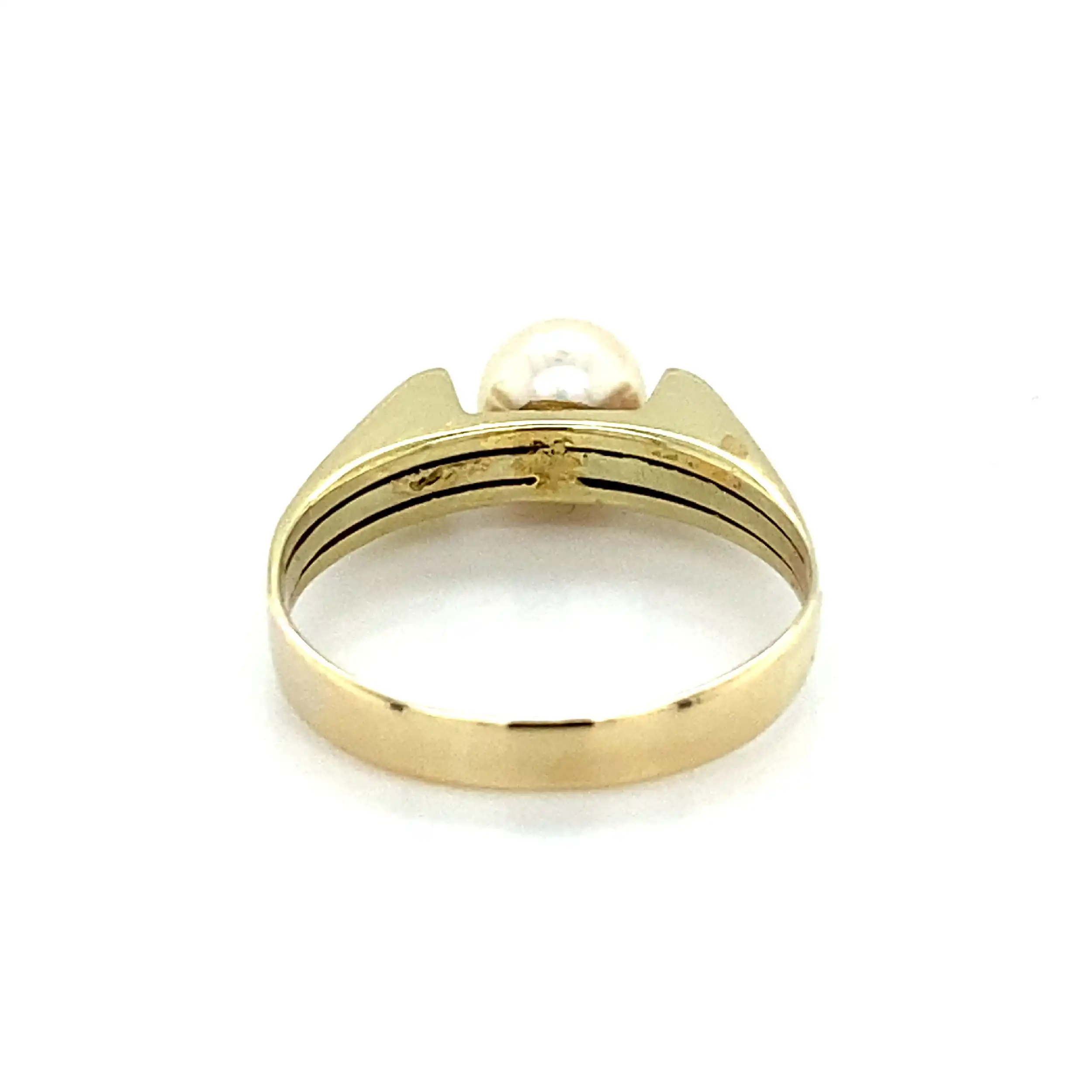 Ring Gelbgold mit Perle Ring Gelbgold mit Perle