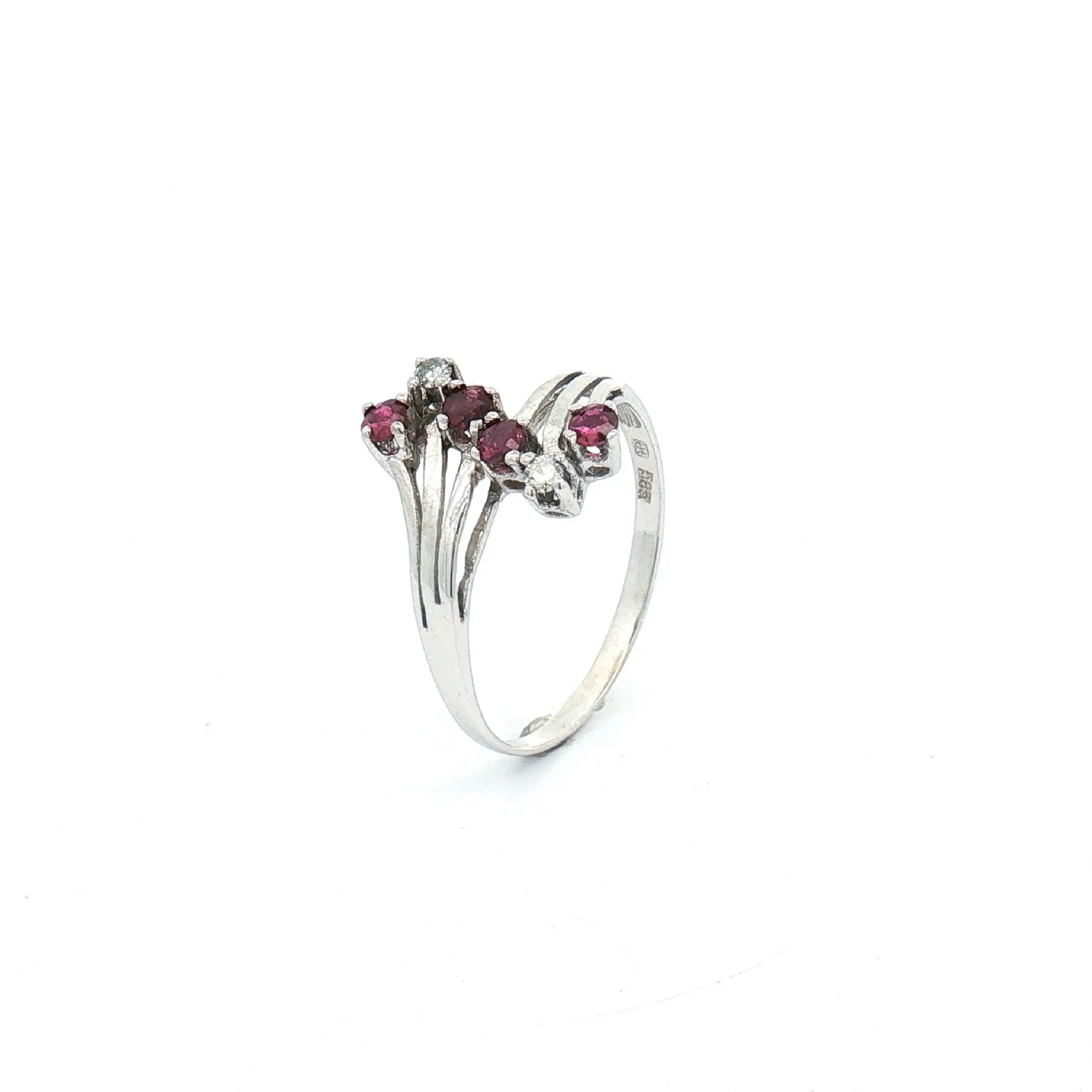 Ring Weißgold mit roten Farbsteinen und Brillanten
