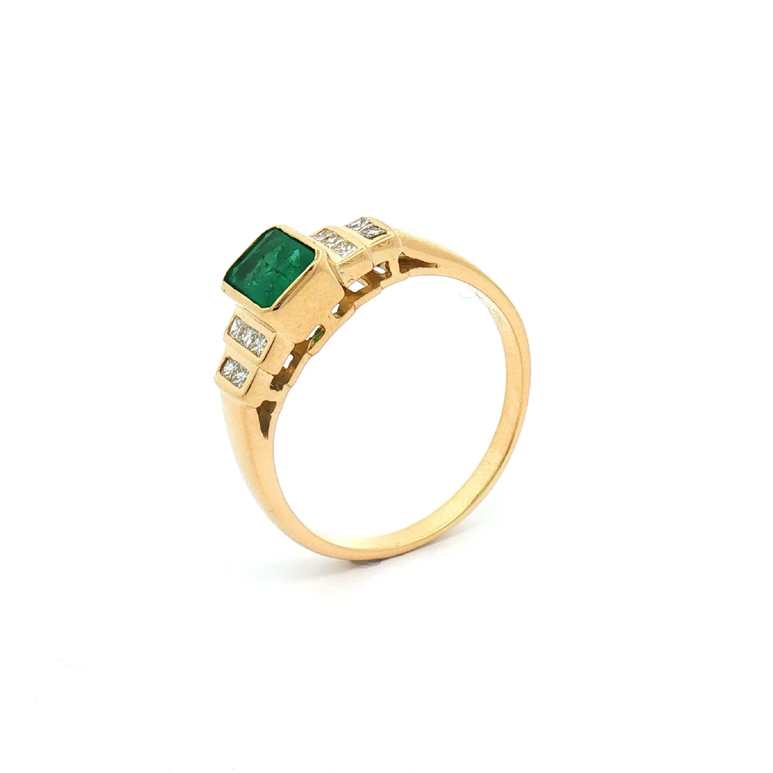 Ring Gelbgold mit Diamanten im Princess-Schliff und Smaragd